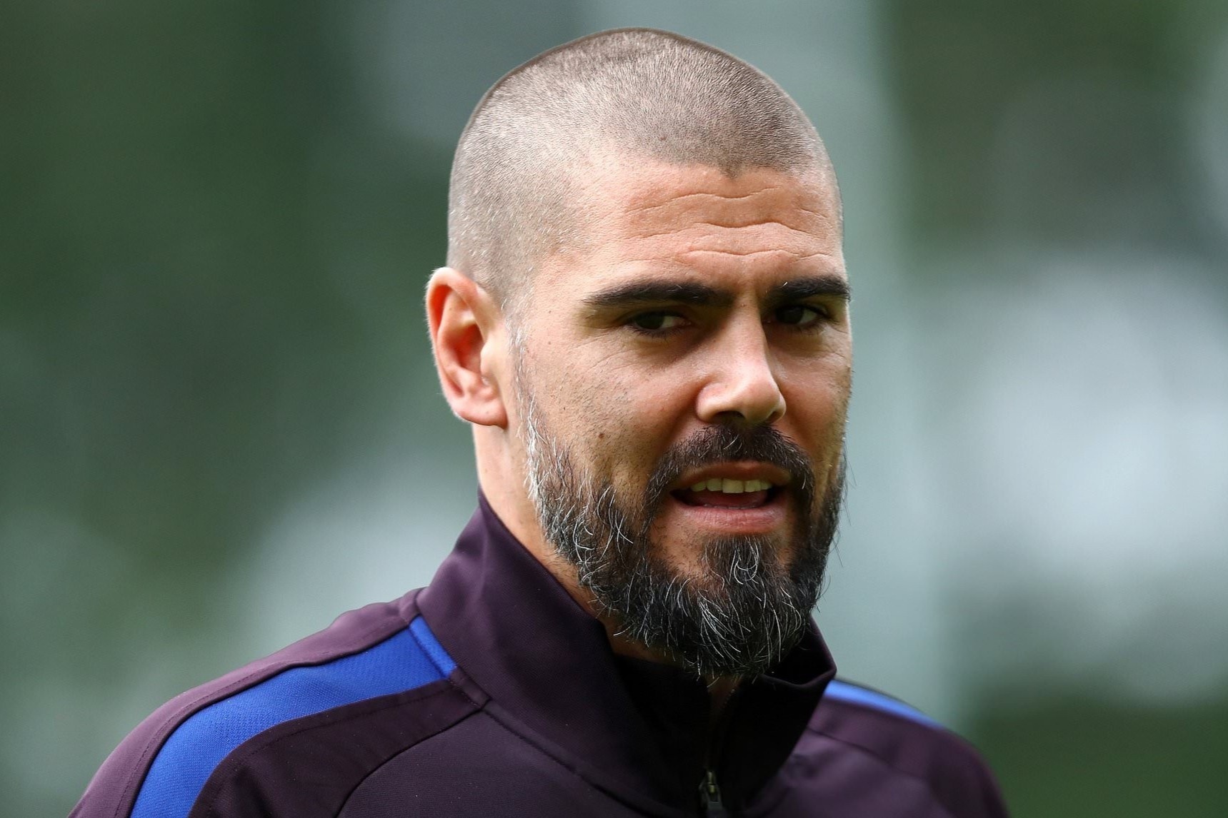 Valdes bi chi trich vi huan luyen hoc tro nhu choi FIFA hinh anh