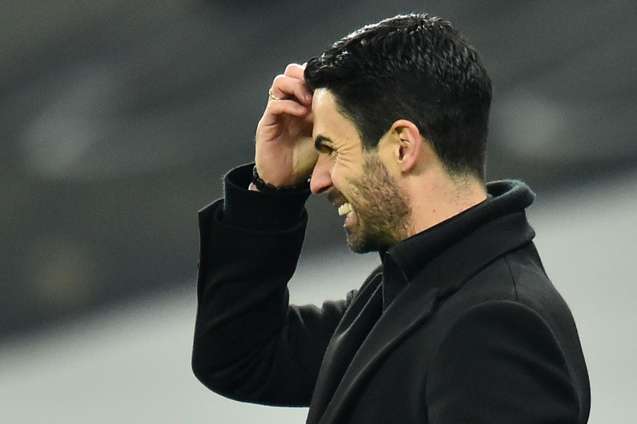 HLV Arteta ly giai hanh dong day hoc tro vao san hinh anh