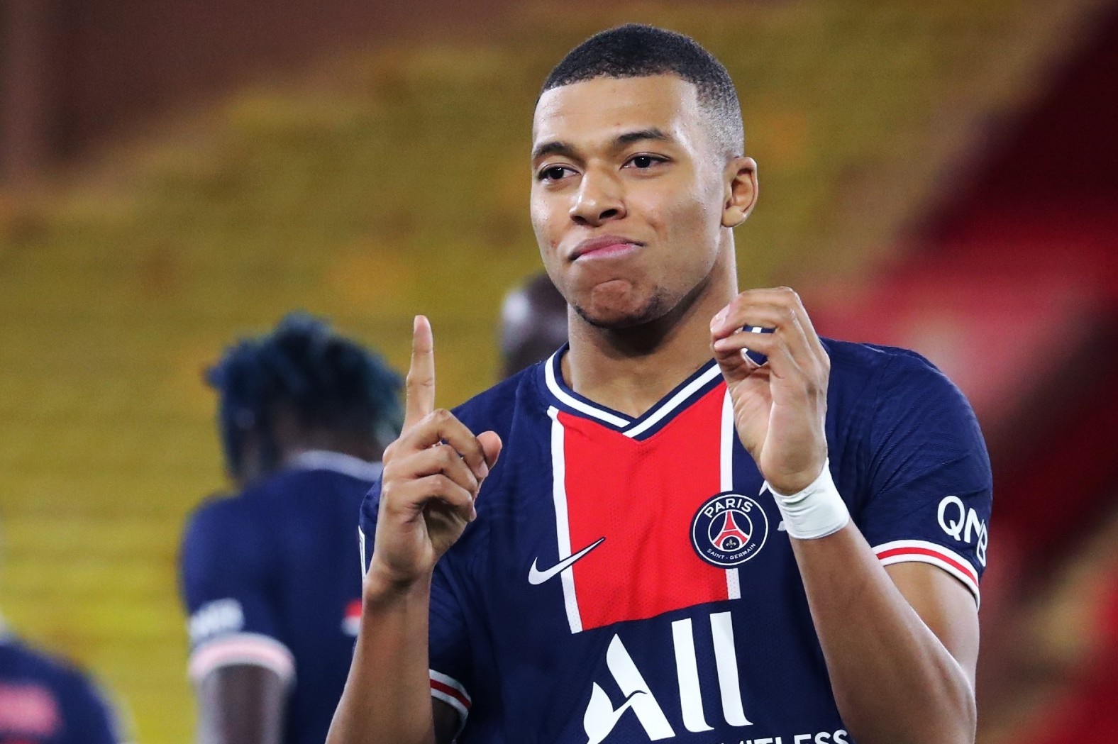 Mbappe gia han hop dong anh 1