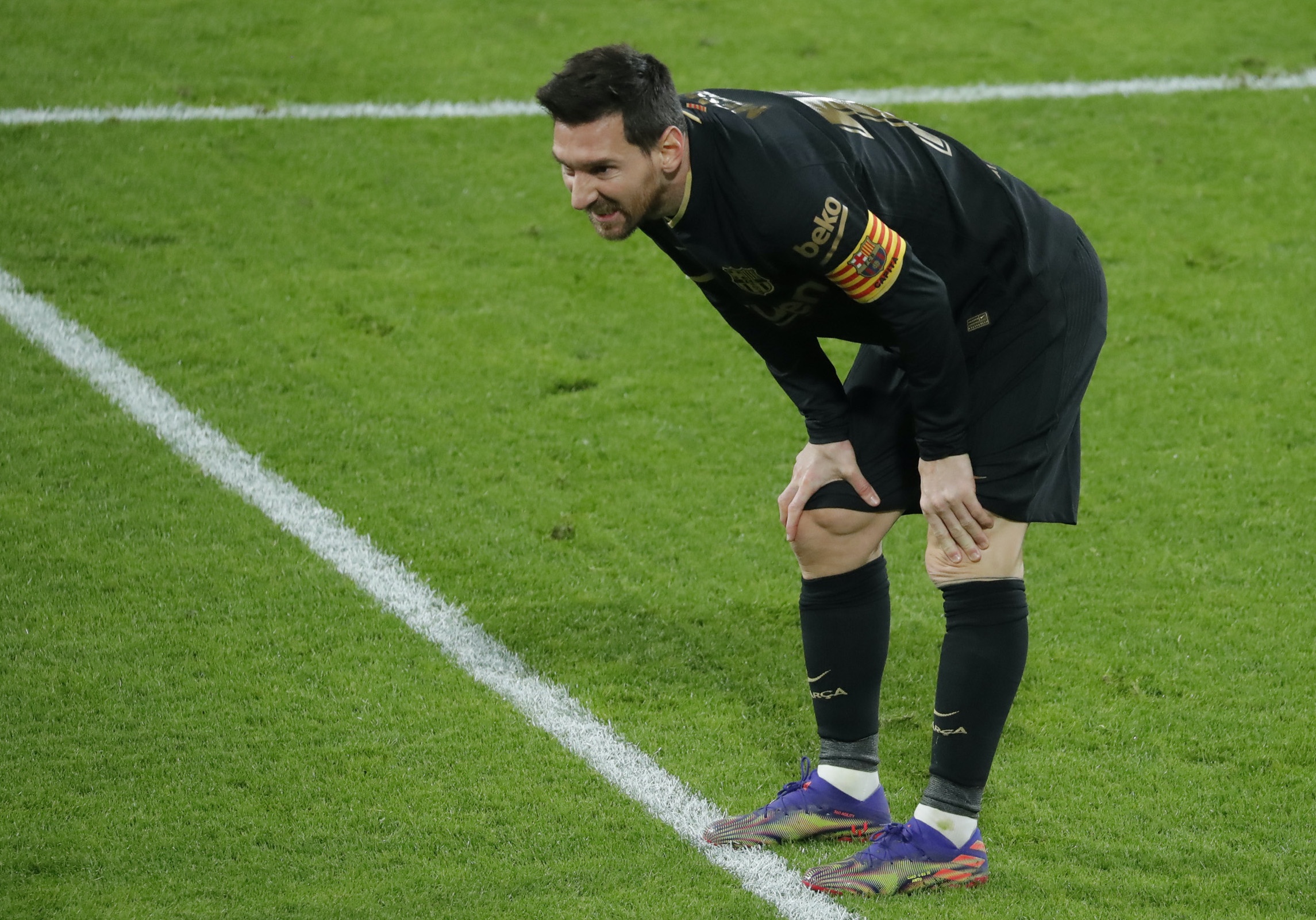 Messi roi Barca anh 1