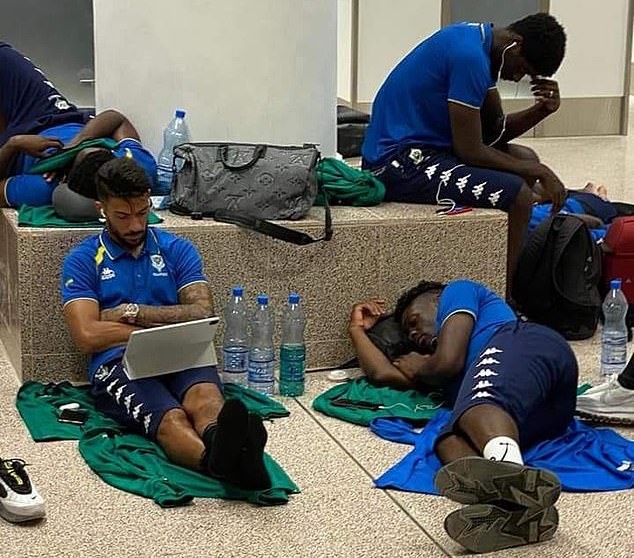 Aubameyang tit ngoi anh 1