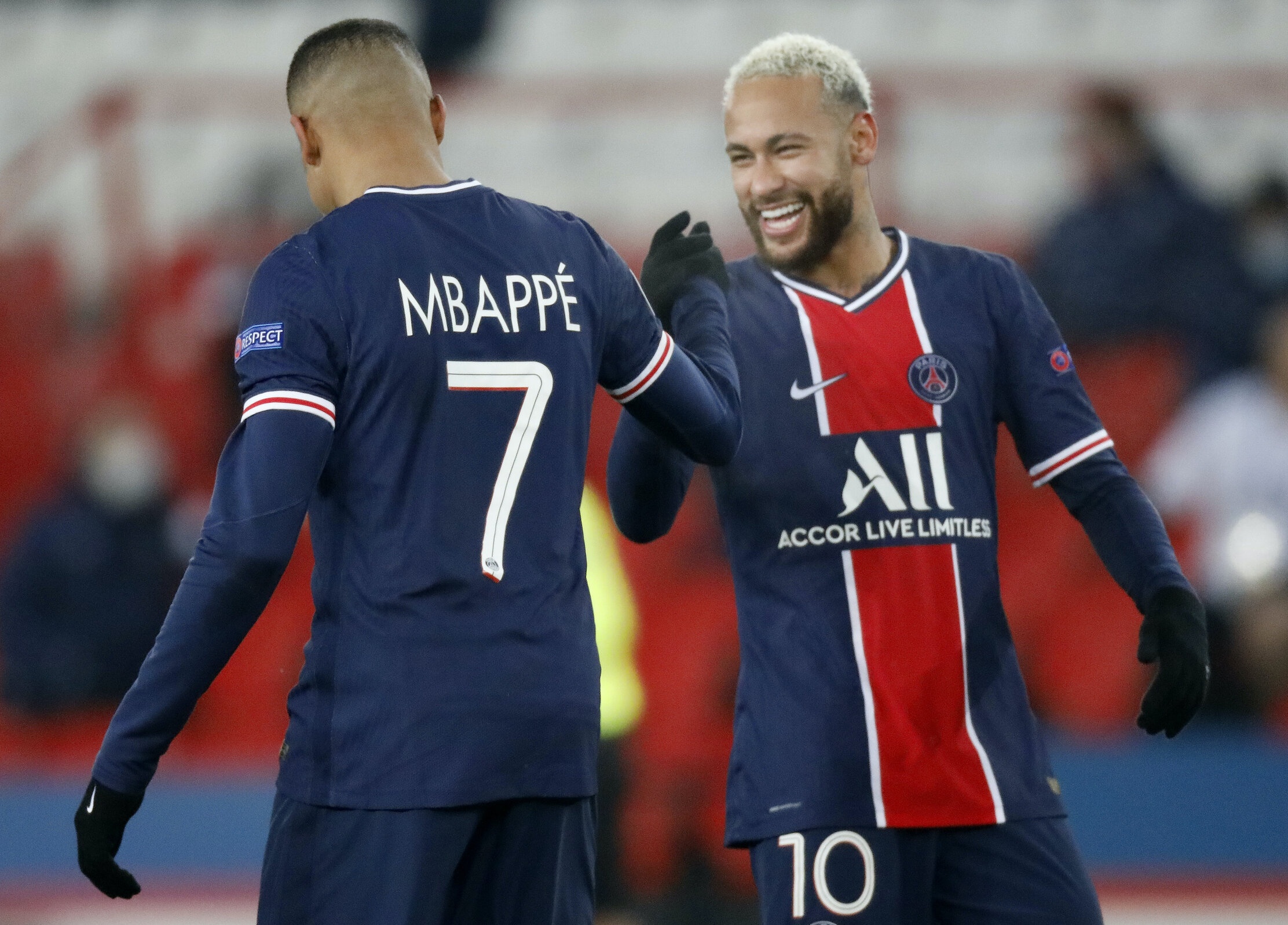 Trong tai phan biet chung toc anh 6