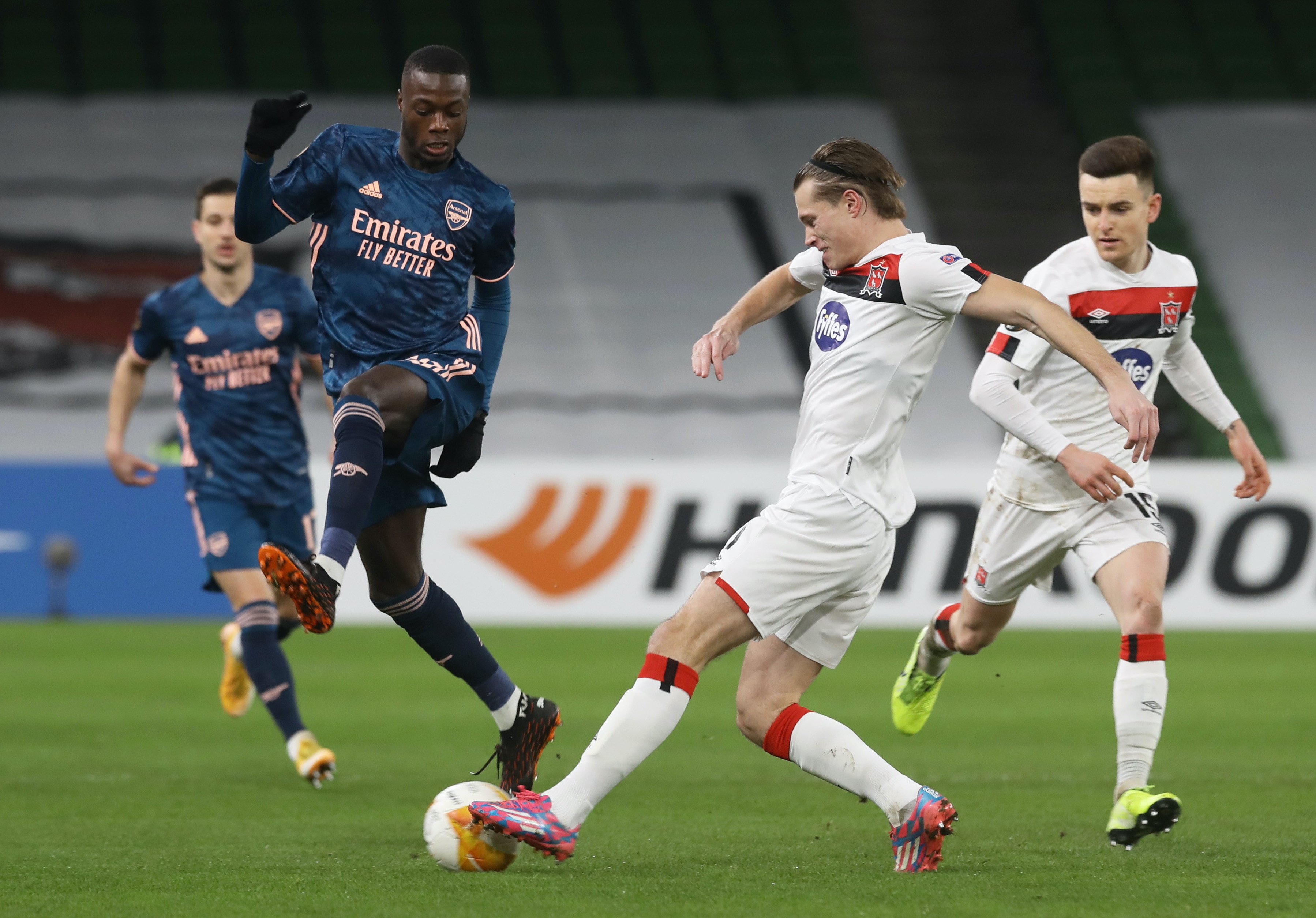 Arsenal qua vong bang anh 2