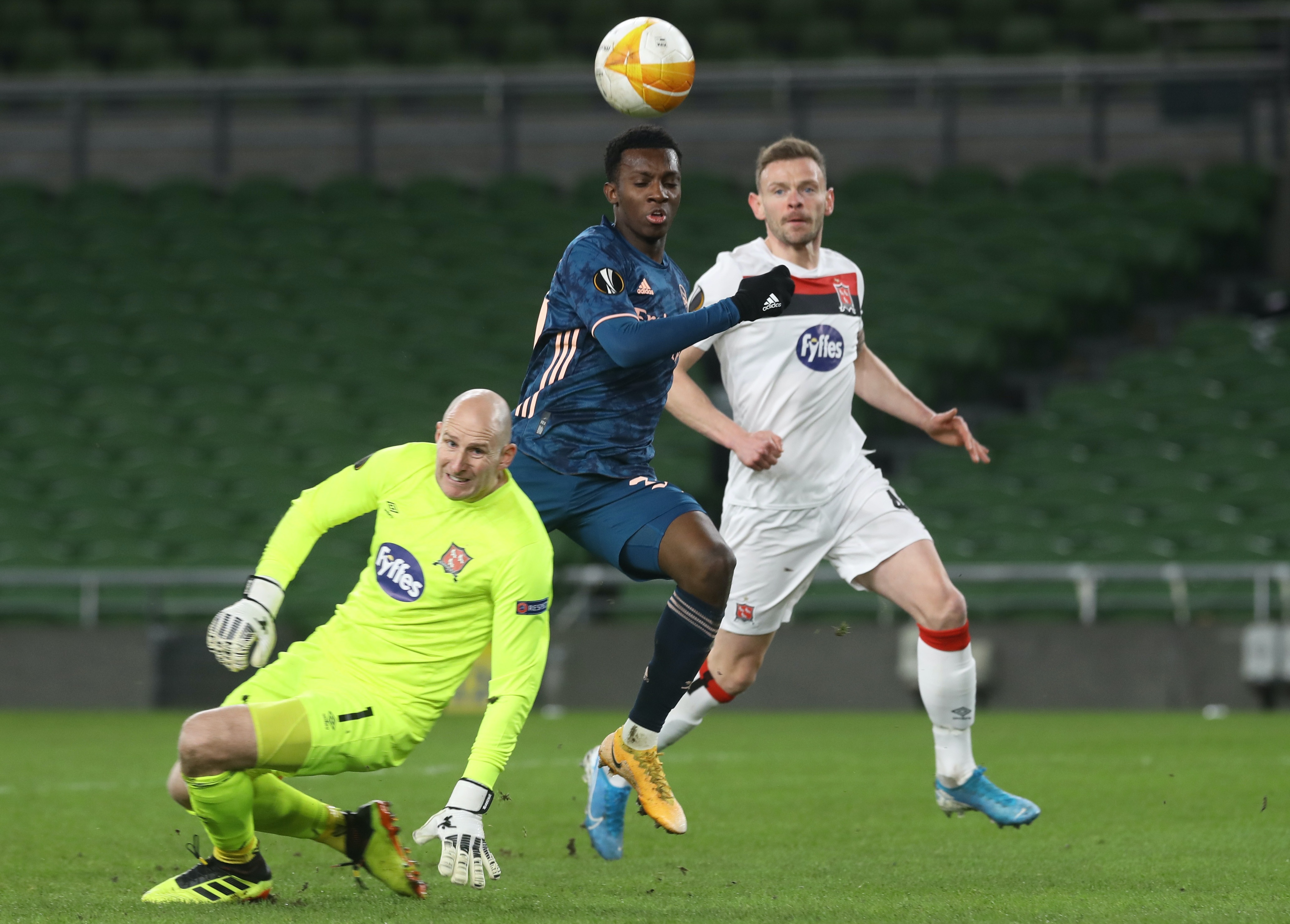 Arsenal qua vong bang anh 3