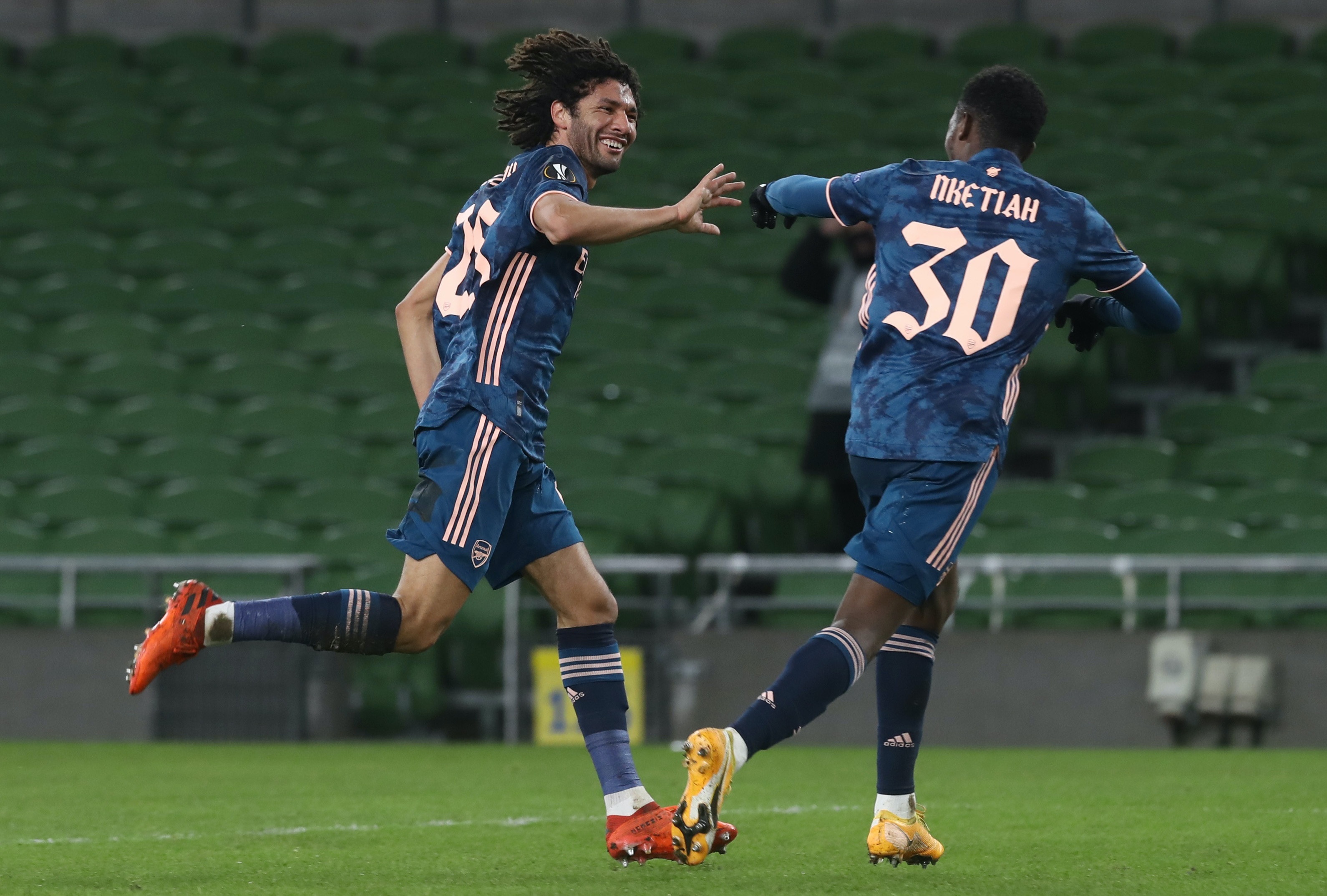 Arsenal qua vong bang anh 4