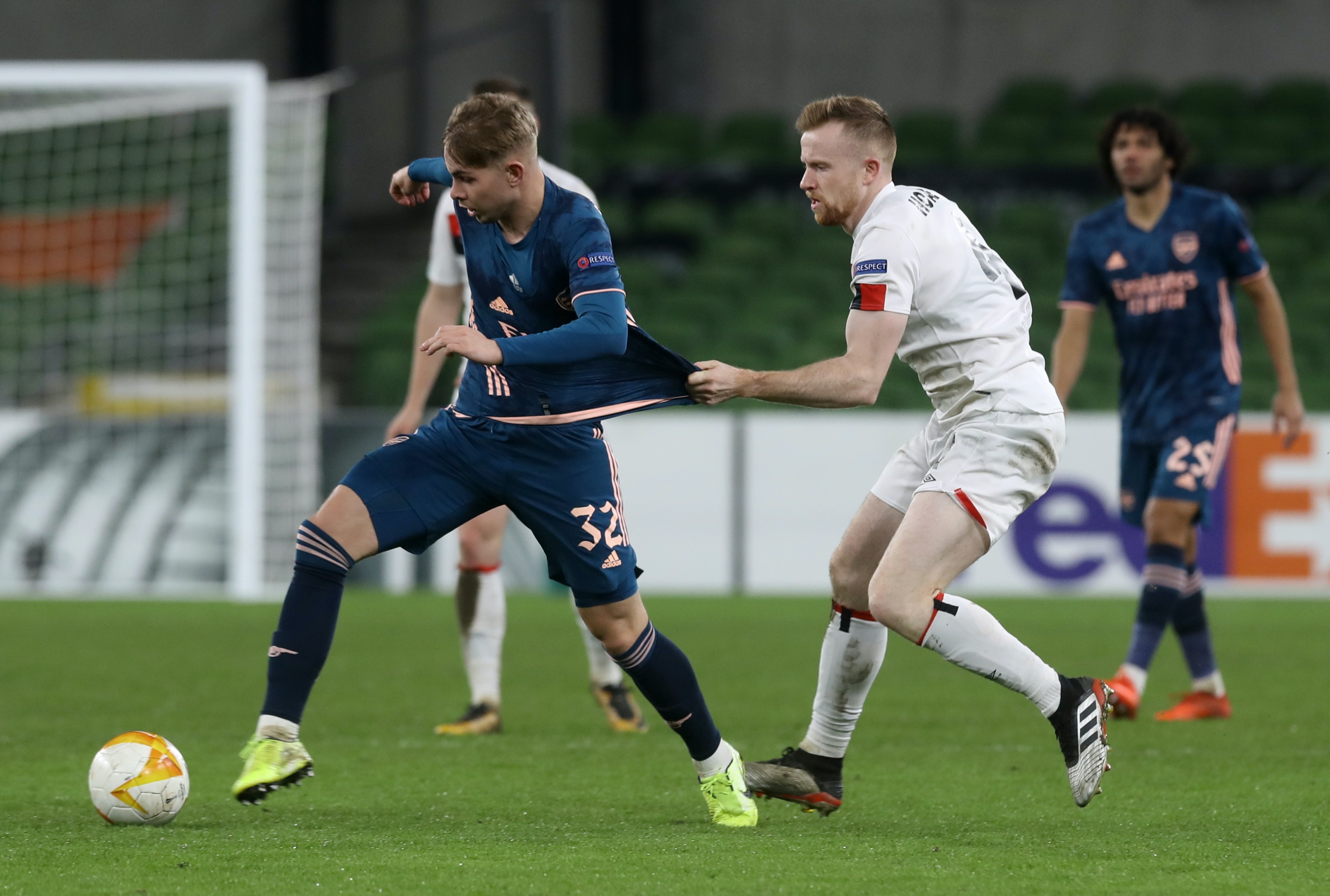 Arsenal qua vong bang anh 9