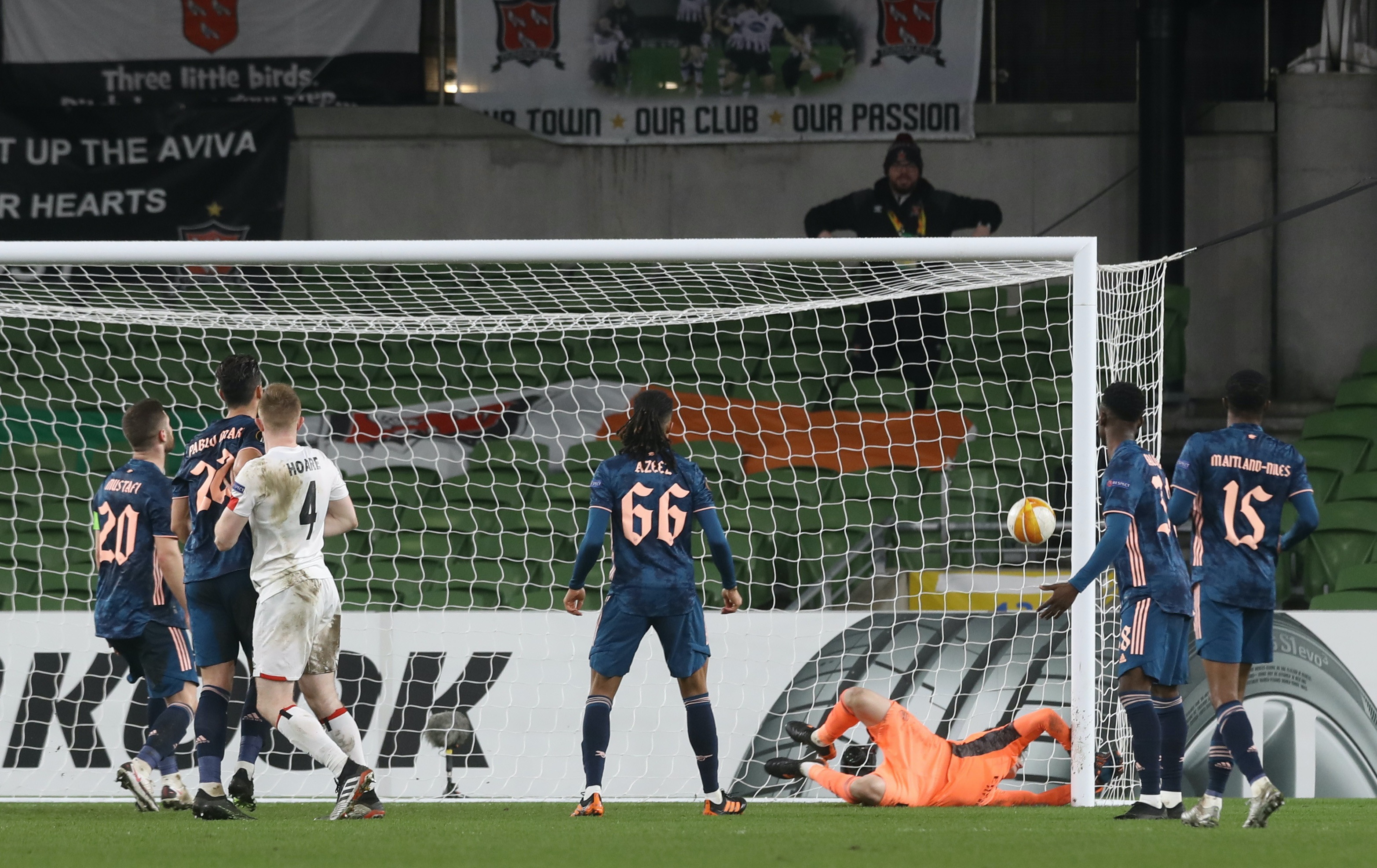 Arsenal qua vong bang anh 8