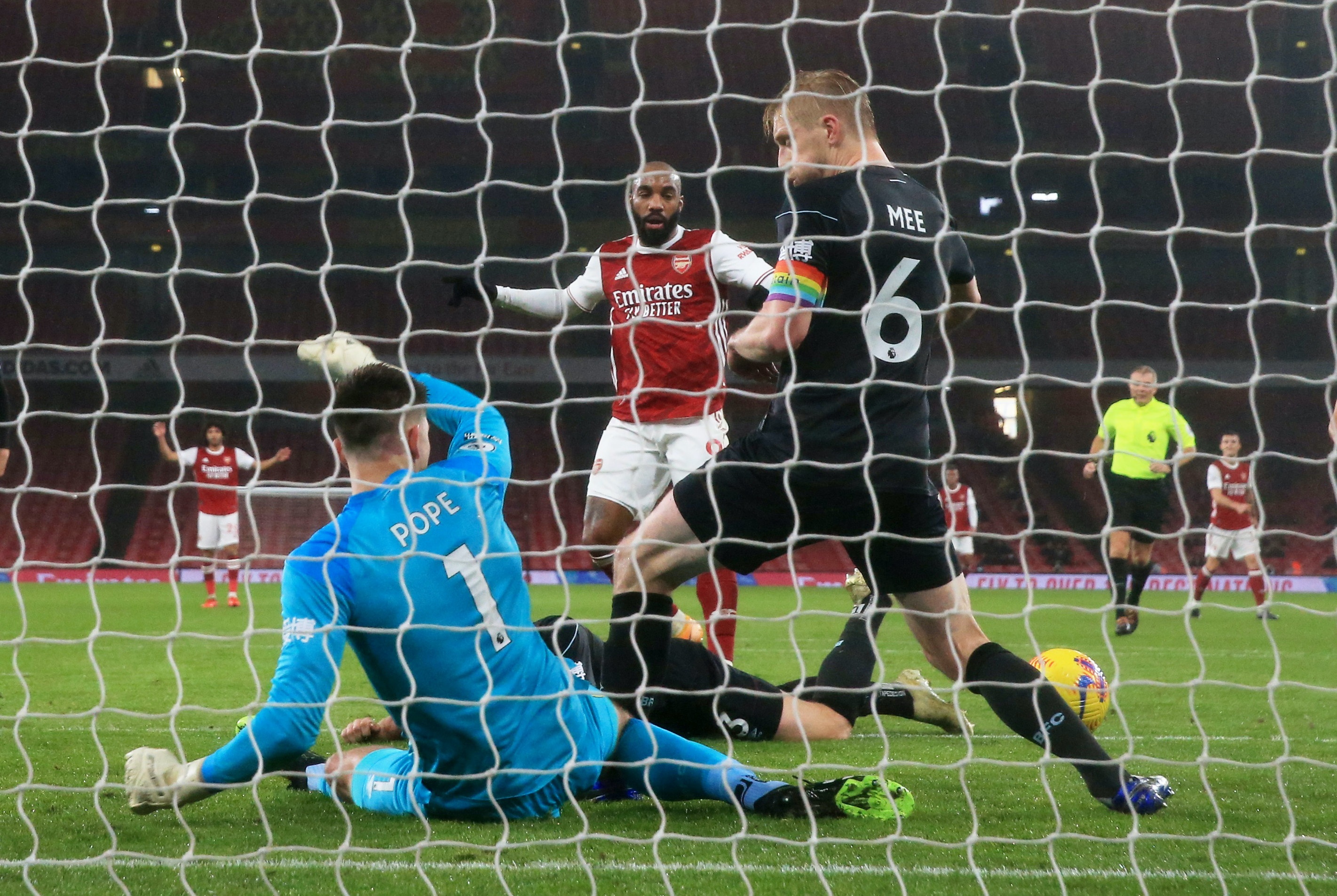 Arsenal dau voi Burnley anh 3