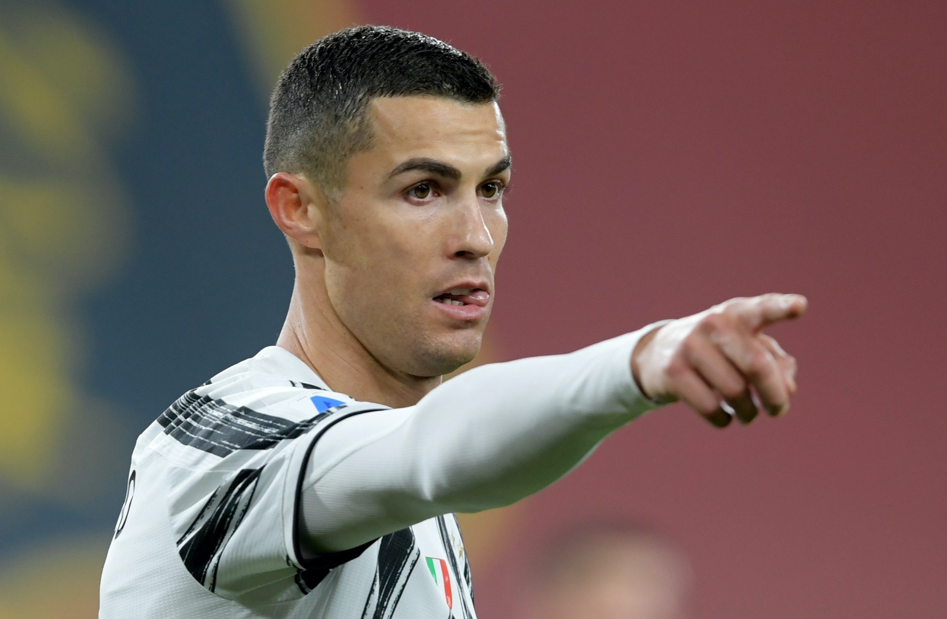 'Ronaldo dua bong da Italy di khap the gioi' hinh anh