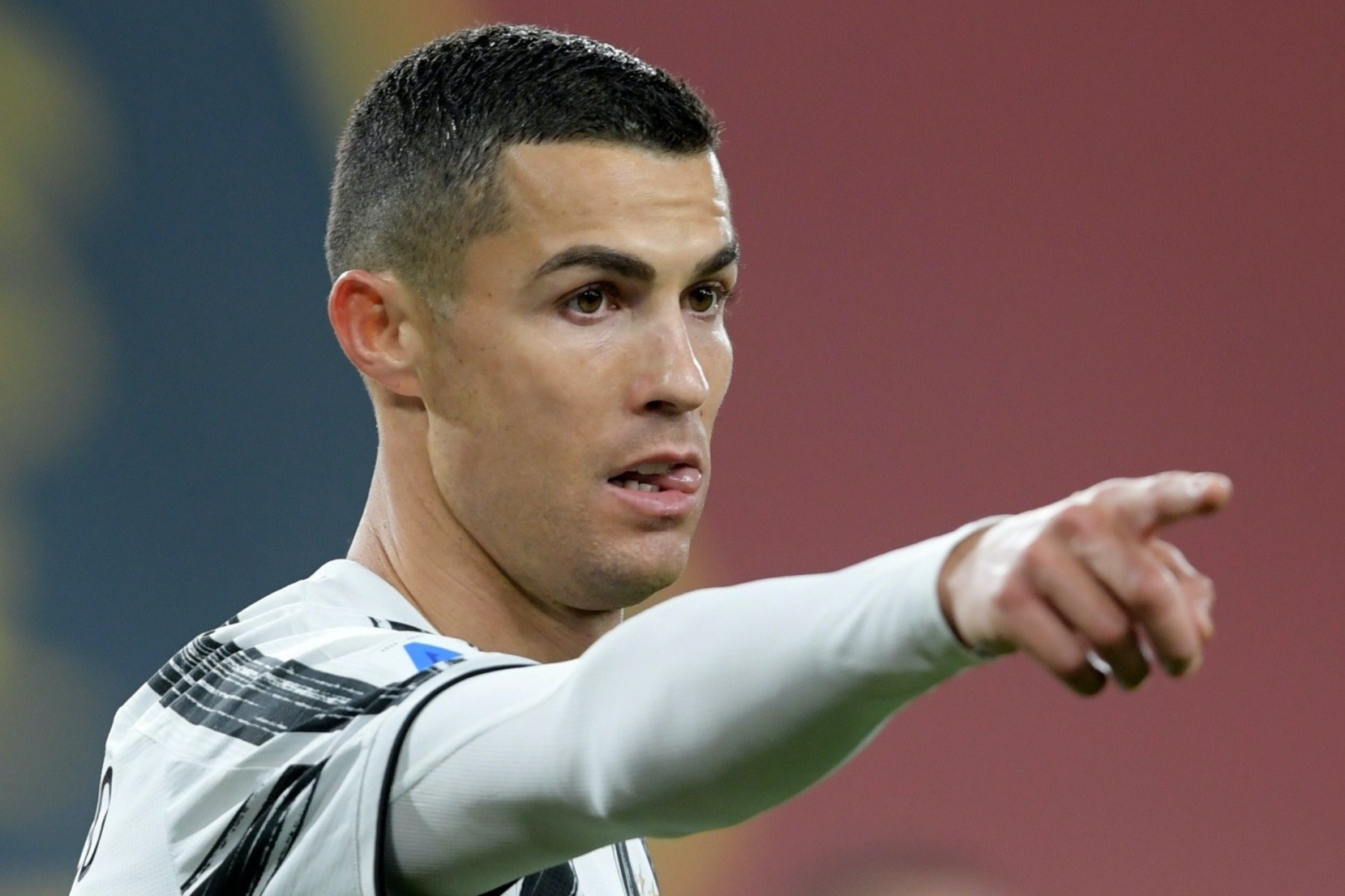 Ronaldo: 'Toi huong den cot moc 100 ban cho Juventus' hinh anh