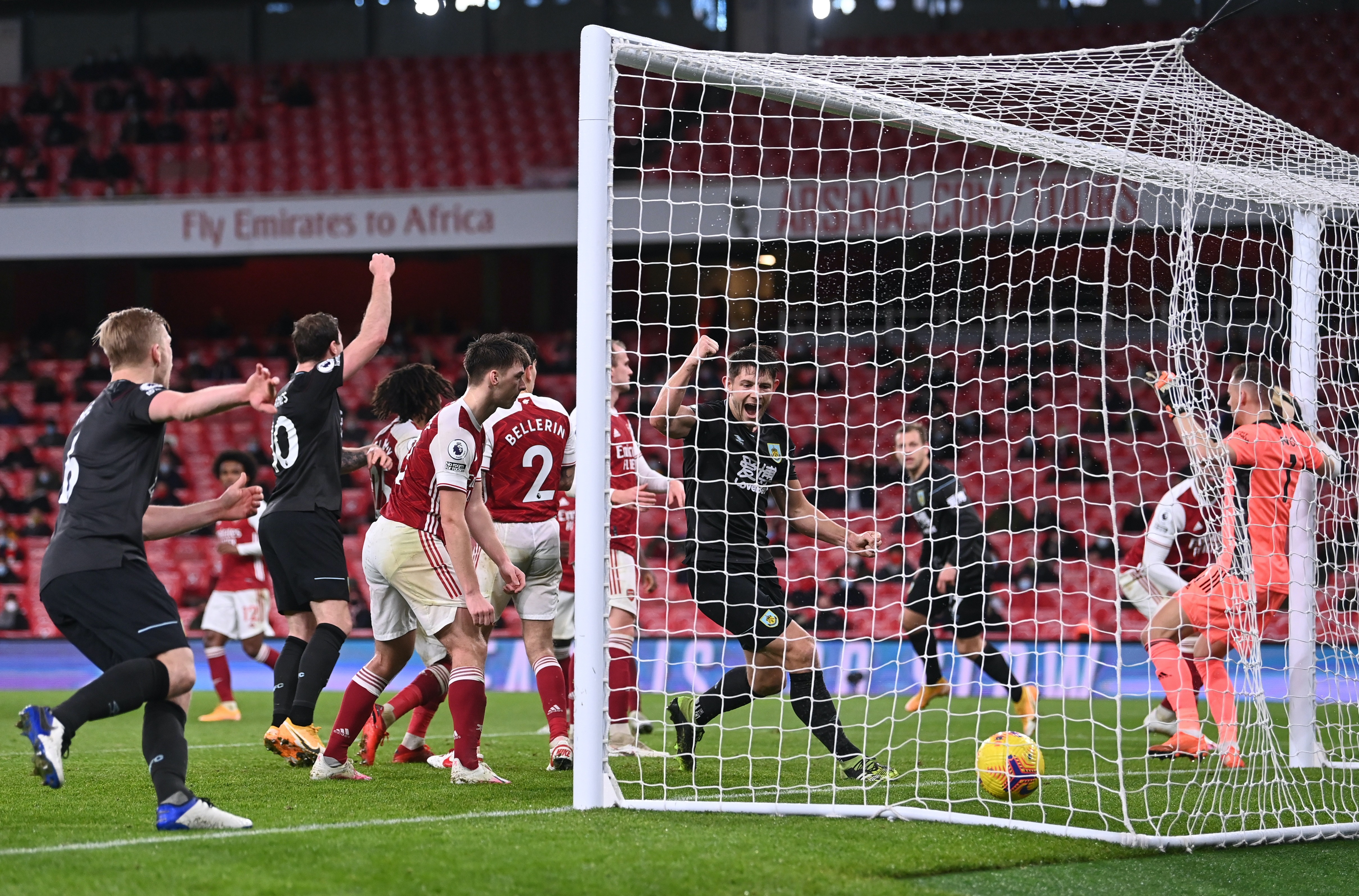 Arsenal dau voi Burnley anh 7