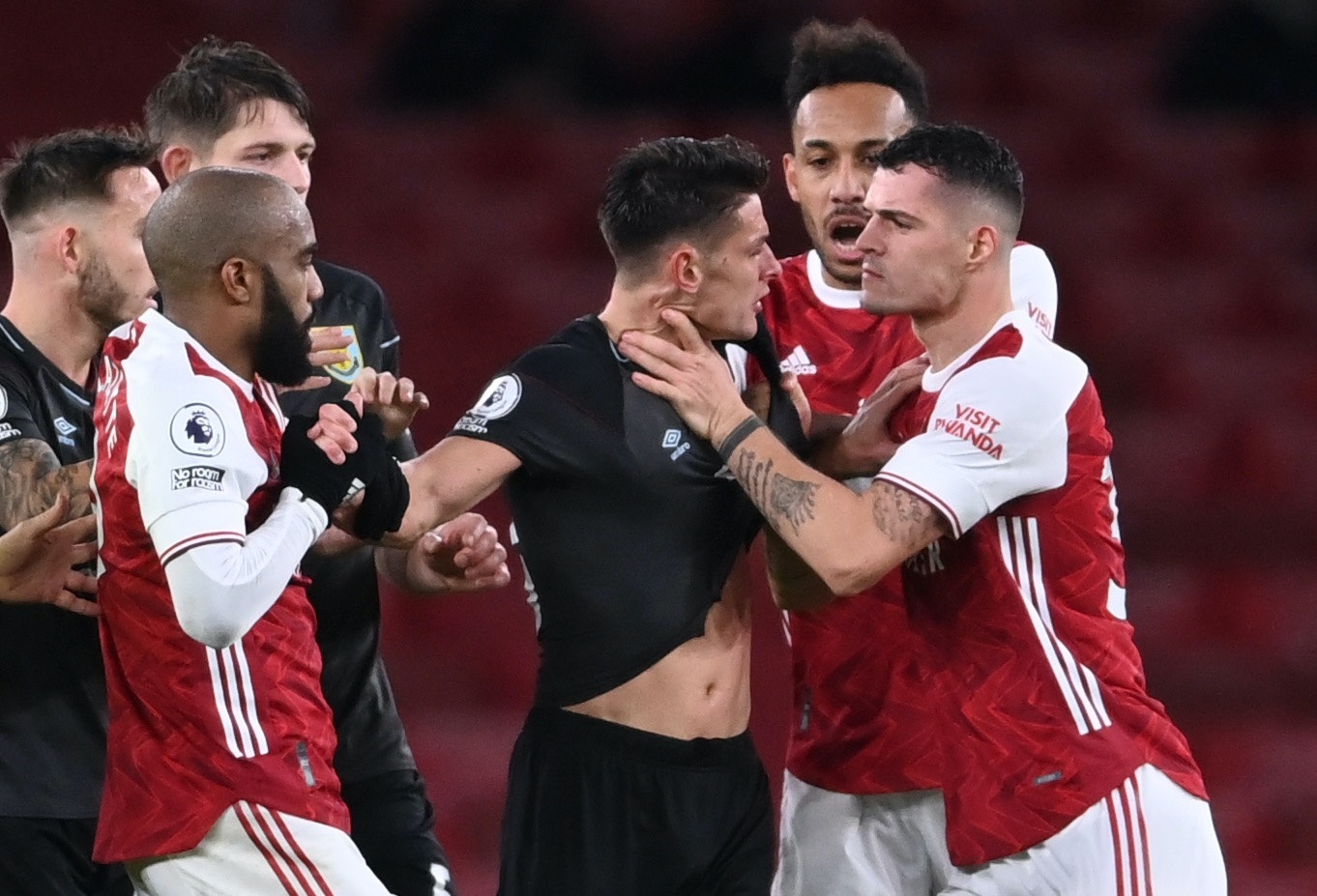 Arsenal dung thu 15 anh 1