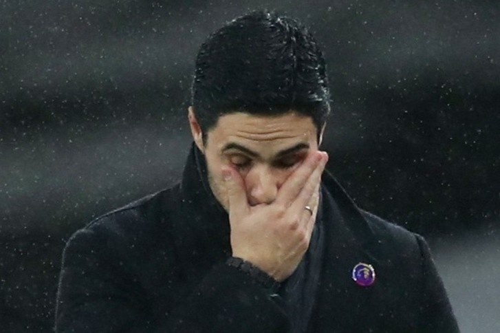 Arsenal truot dai tai Premier League hinh anh