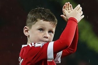 Con trai Rooney ky hop dong voi Man Utd hinh anh