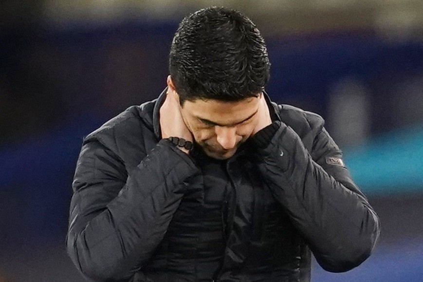 Arsenal tiep tuc xep vi tri thu 15 sau tran thua Everton hinh anh