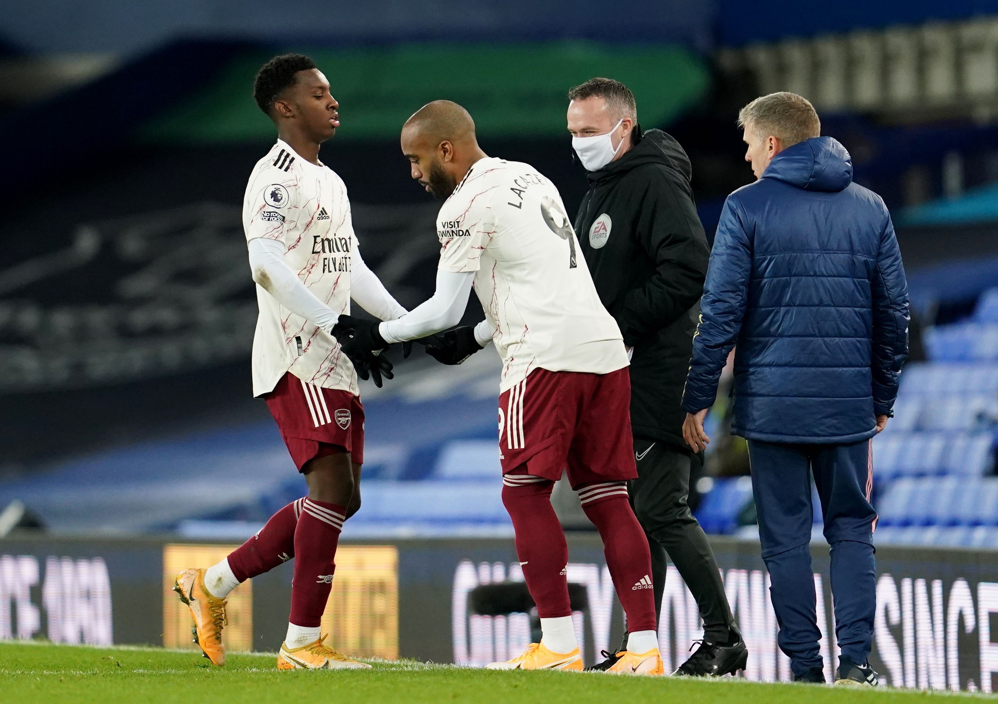 Arsenal dung thu 15 anh 8