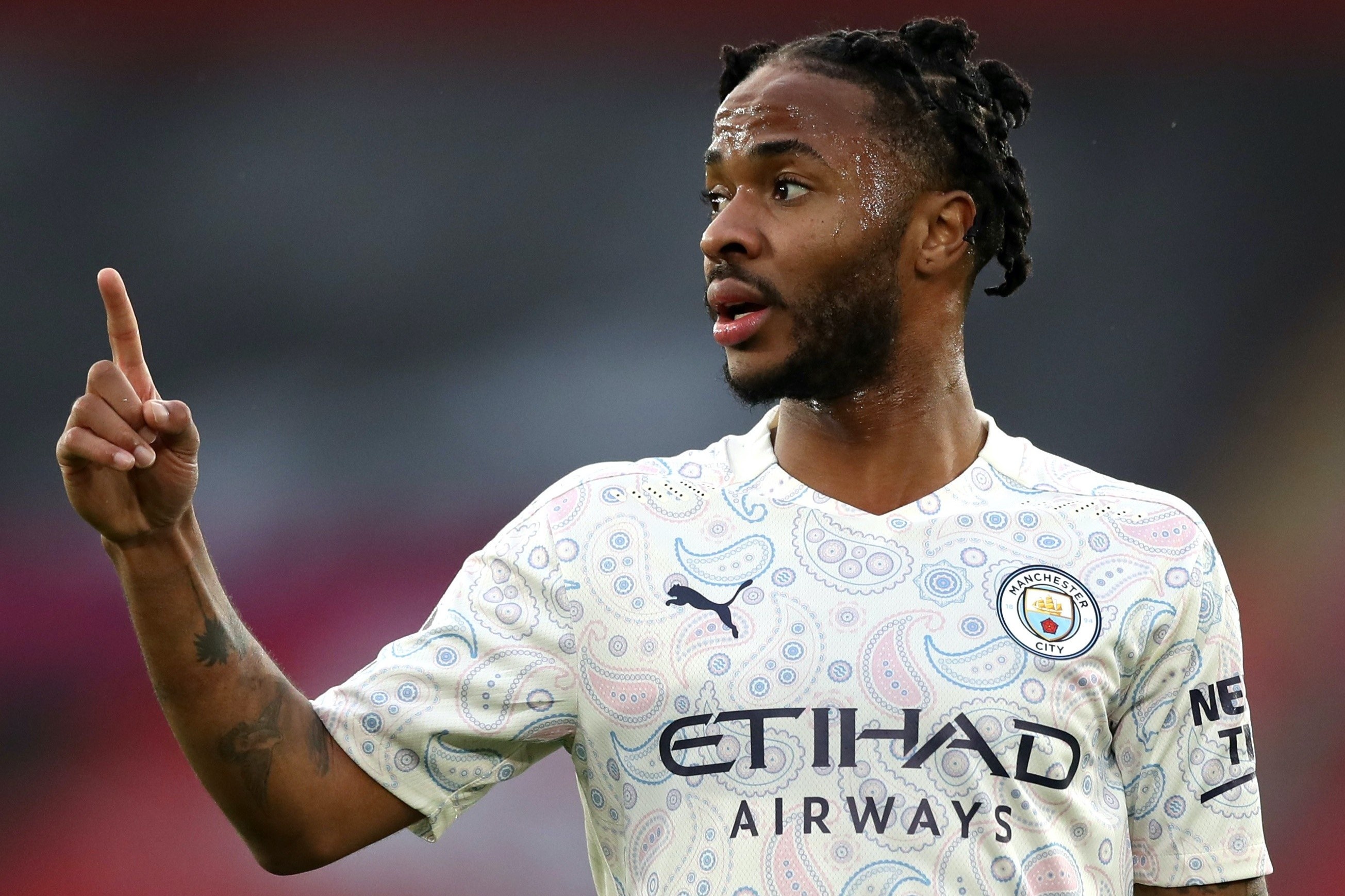 Sterling dua Man City vuot len Man Utd hinh anh