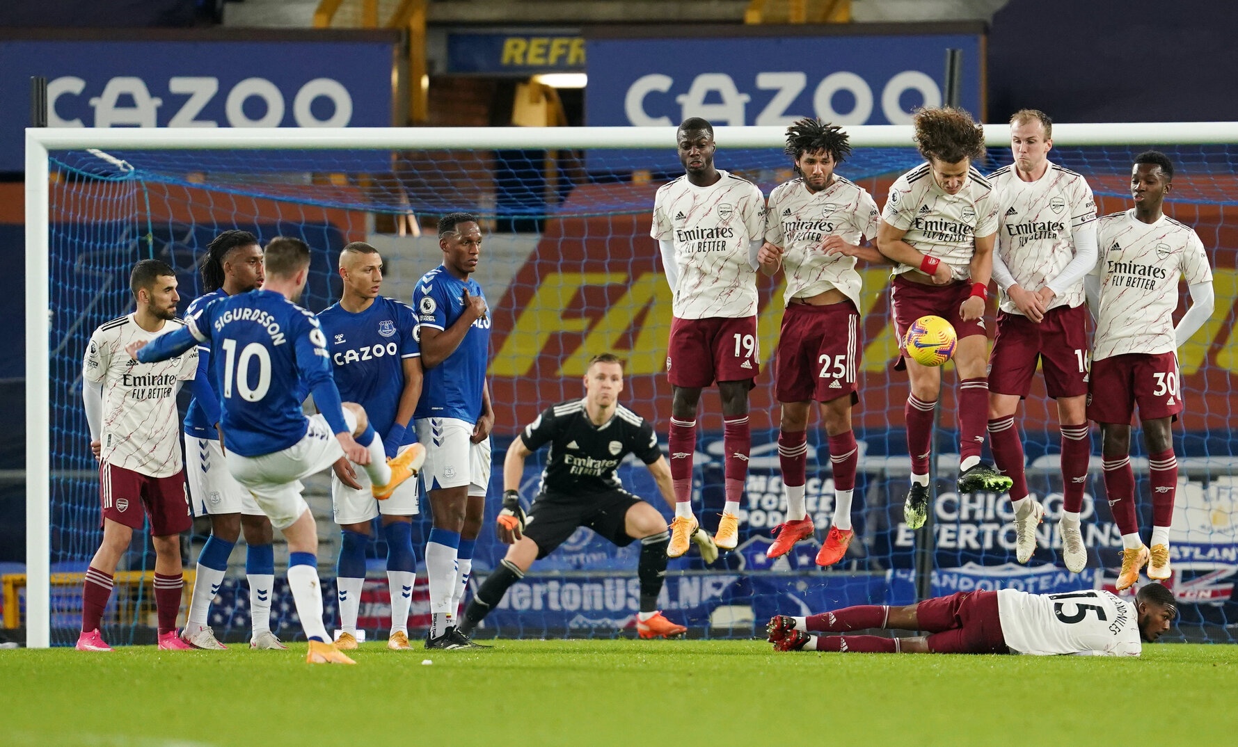 Arsenal dung thu 15 anh 6