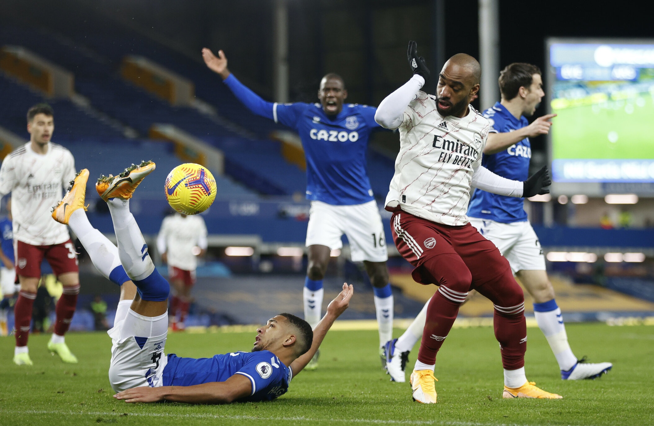 Arsenal dung thu 15 anh 9