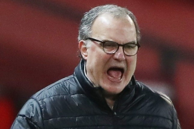 Bielsa: 'Leeds se khong tu bo loi choi tan cong' hinh anh
