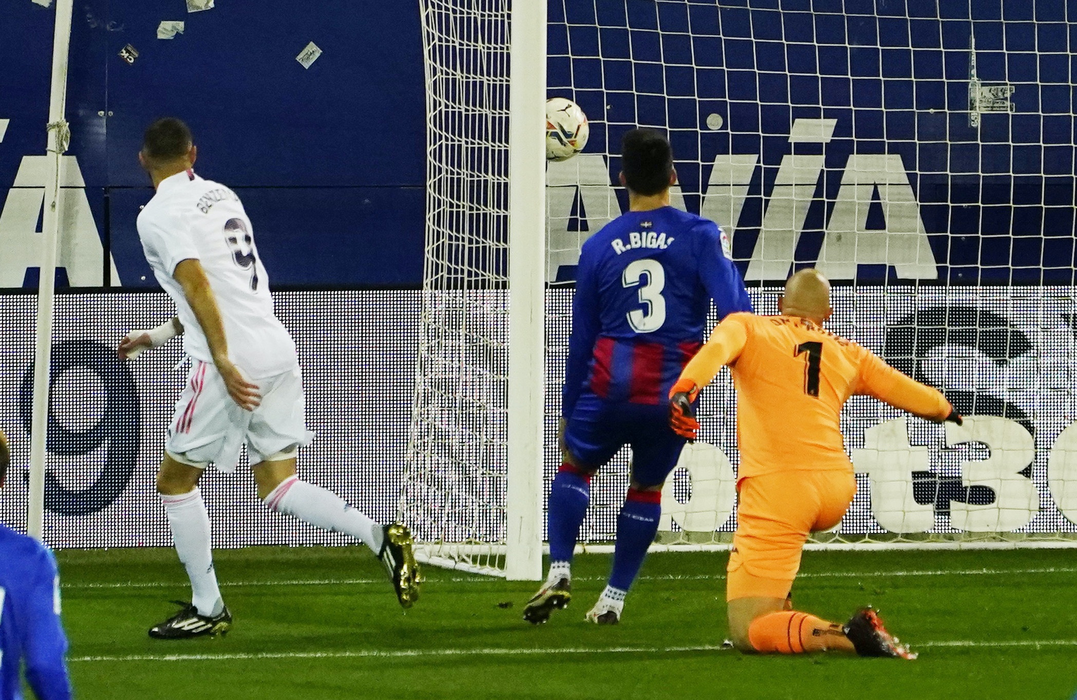 Eibar dau voi Real Madrid anh 2