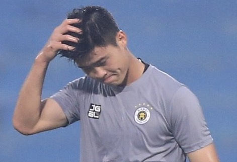 Duy Manh sut hong 11 m trong tran thua 1-3 cua CLB Ha Noi hinh anh