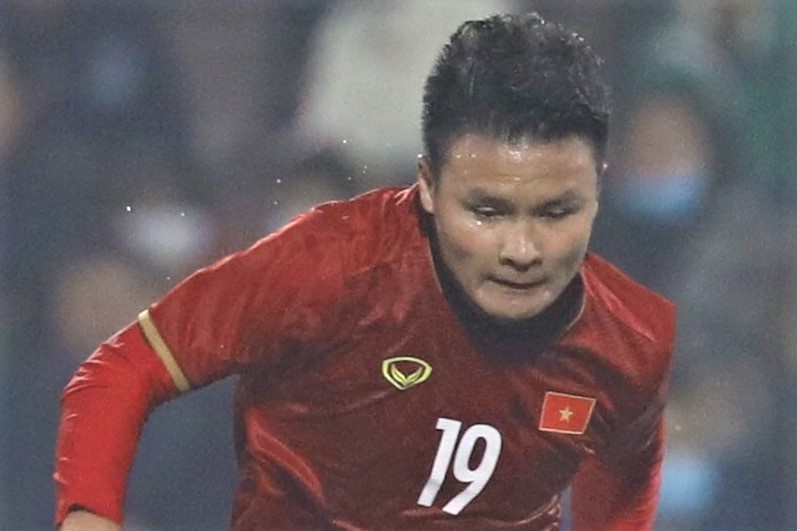 Quang Hai nga nguoi dut diem tung luoi doi U22 hinh anh