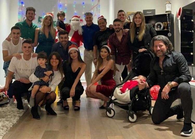 Mourinho tang qua hoc tro anh 1