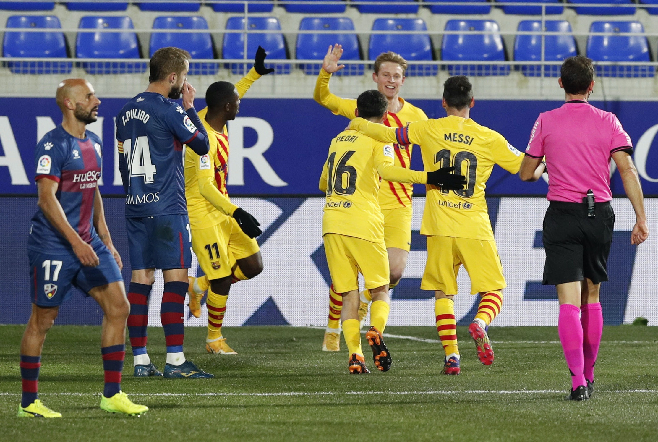 Messi da 500 tran anh 4