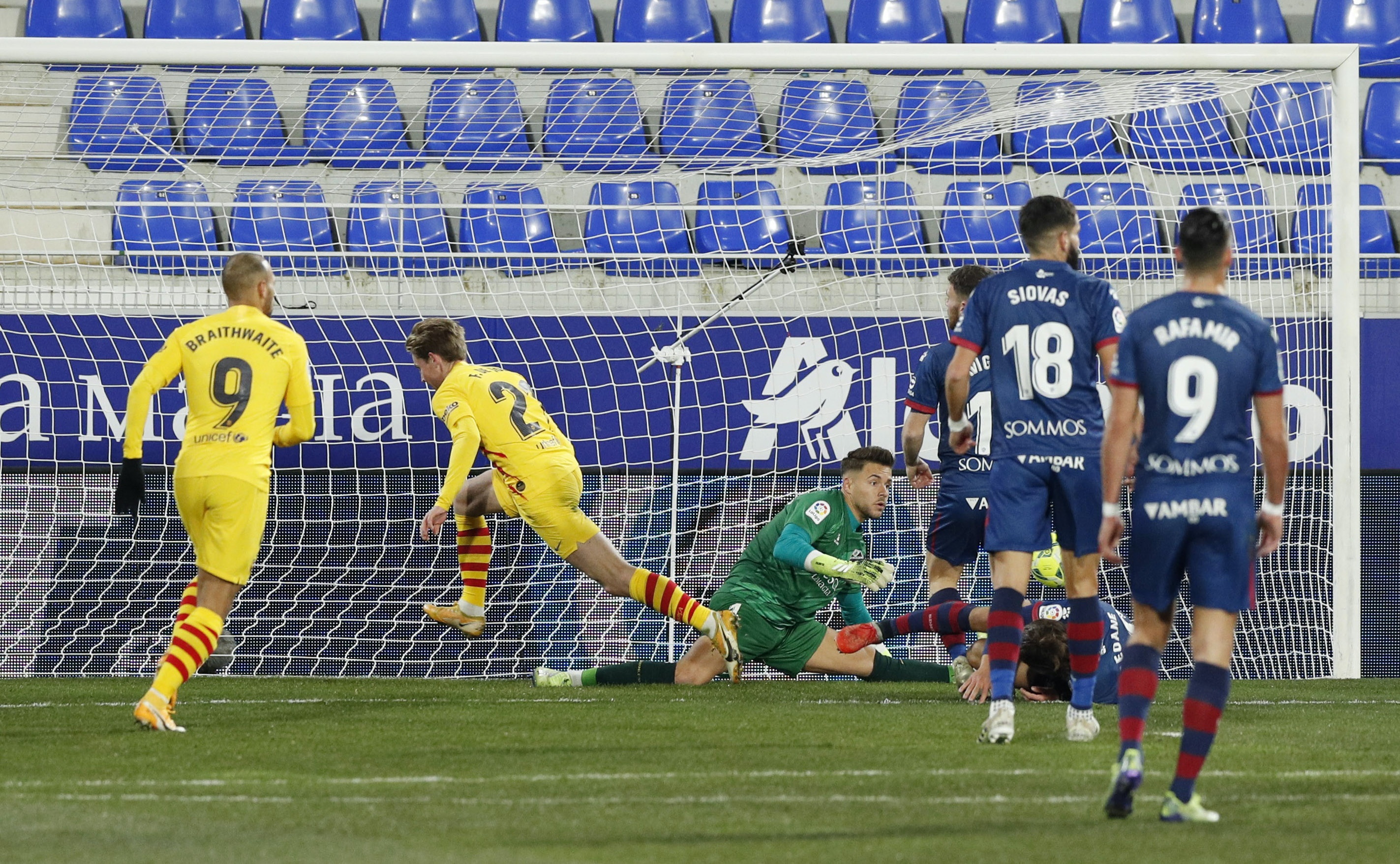 Messi da 500 tran anh 3