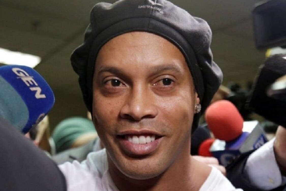 Ronaldinho doi doi sau khi ra tu hinh anh