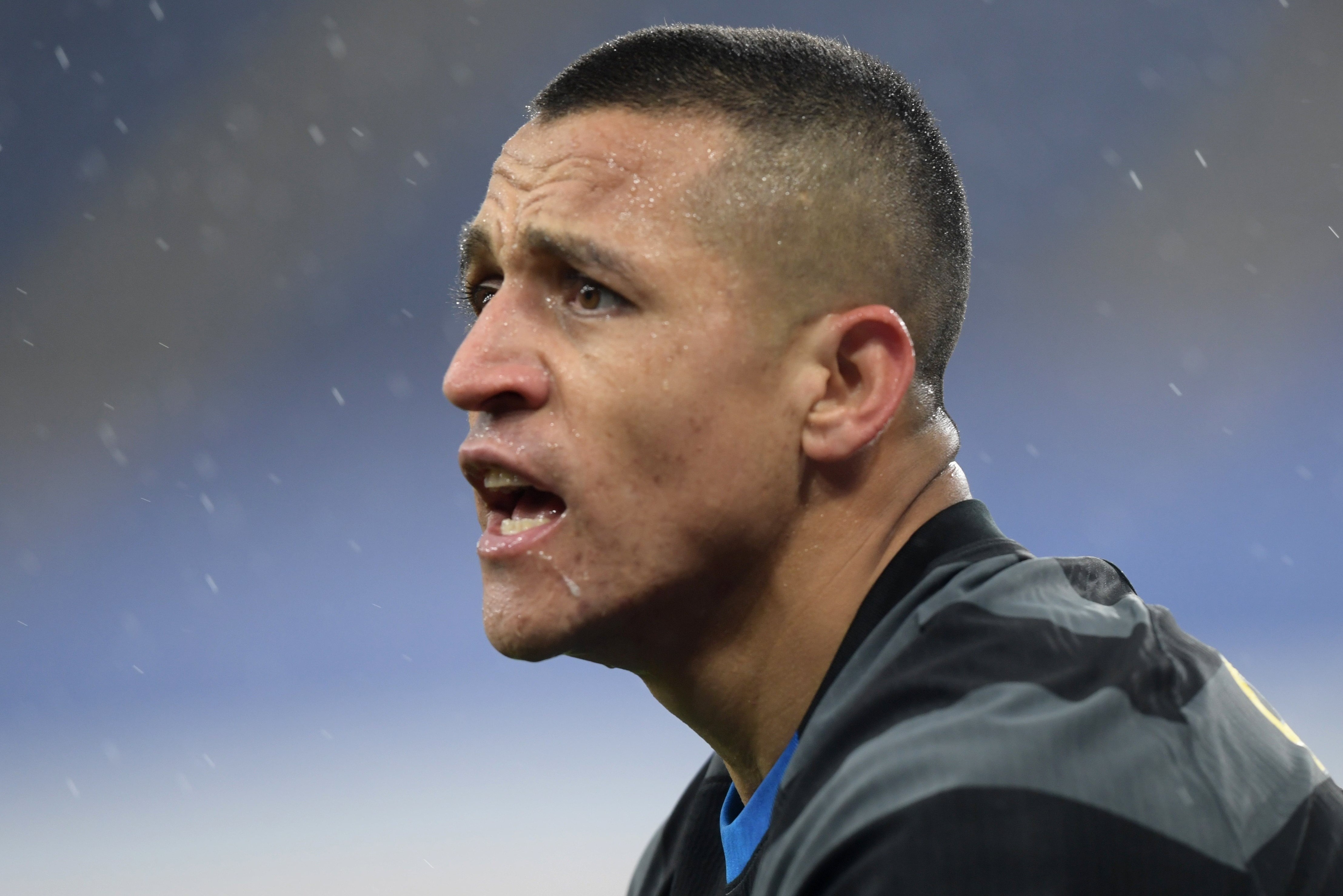 Sanchez sut hong 11 m khien Inter dut mach toan thang hinh anh