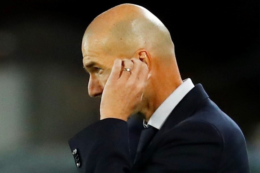 Zidane phai cach ly sau khi tiep xuc nguoi nhiem nCoV hinh anh