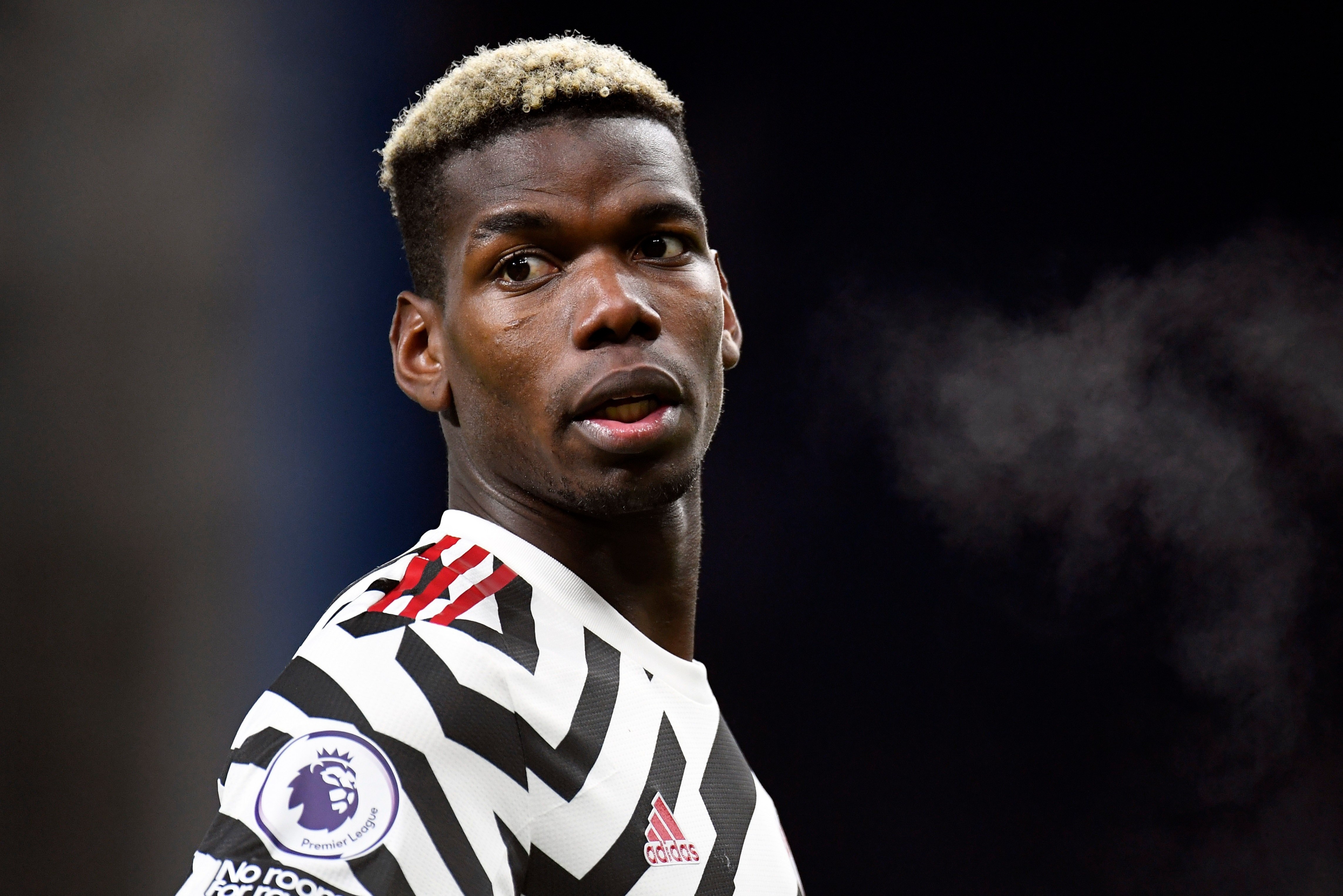 Pogba va cu volley mo ra buoc ngoat cho MU hinh anh