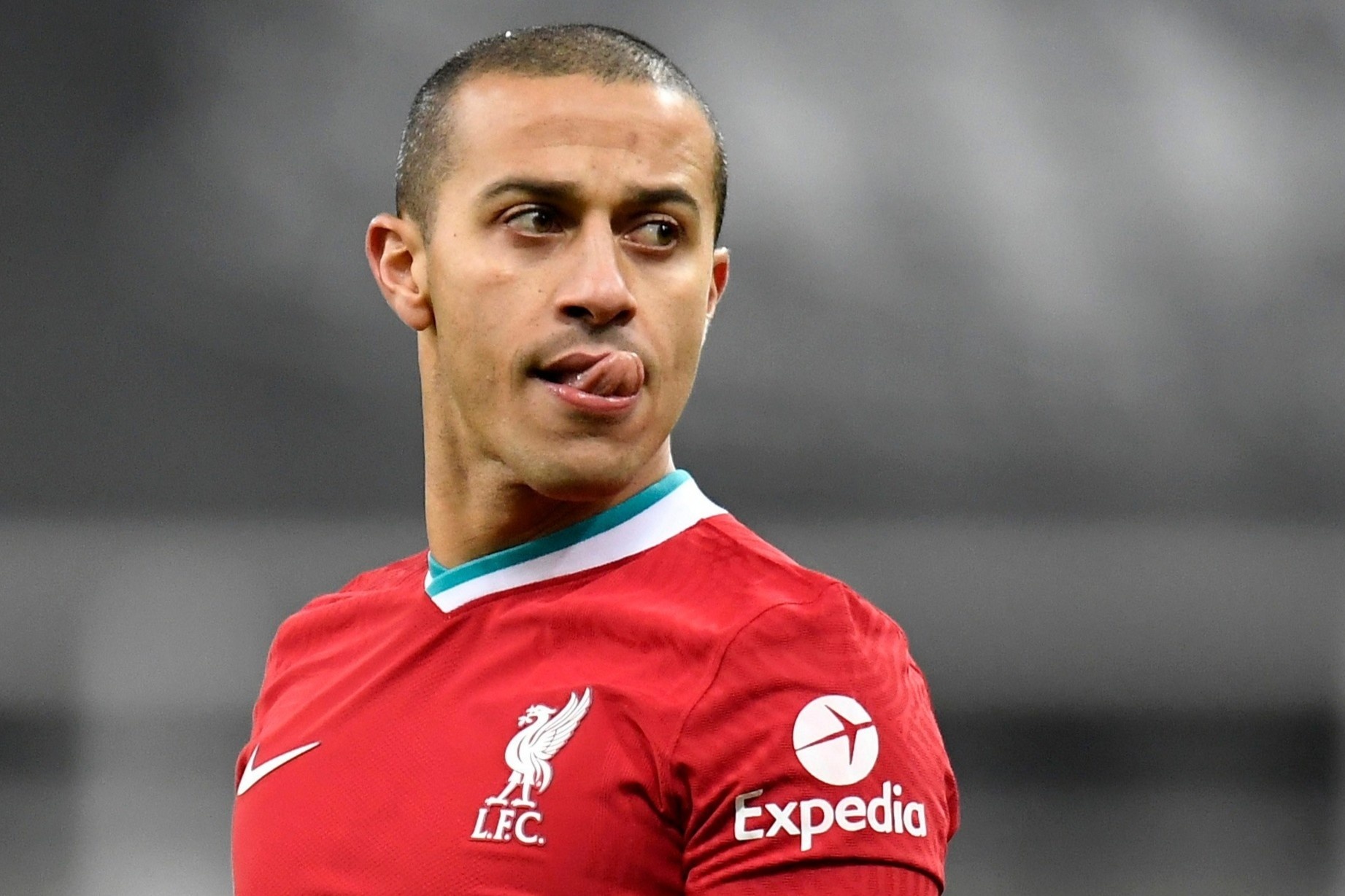 Thiago co du tam lam lu mo Bruno Fernandes? hinh anh