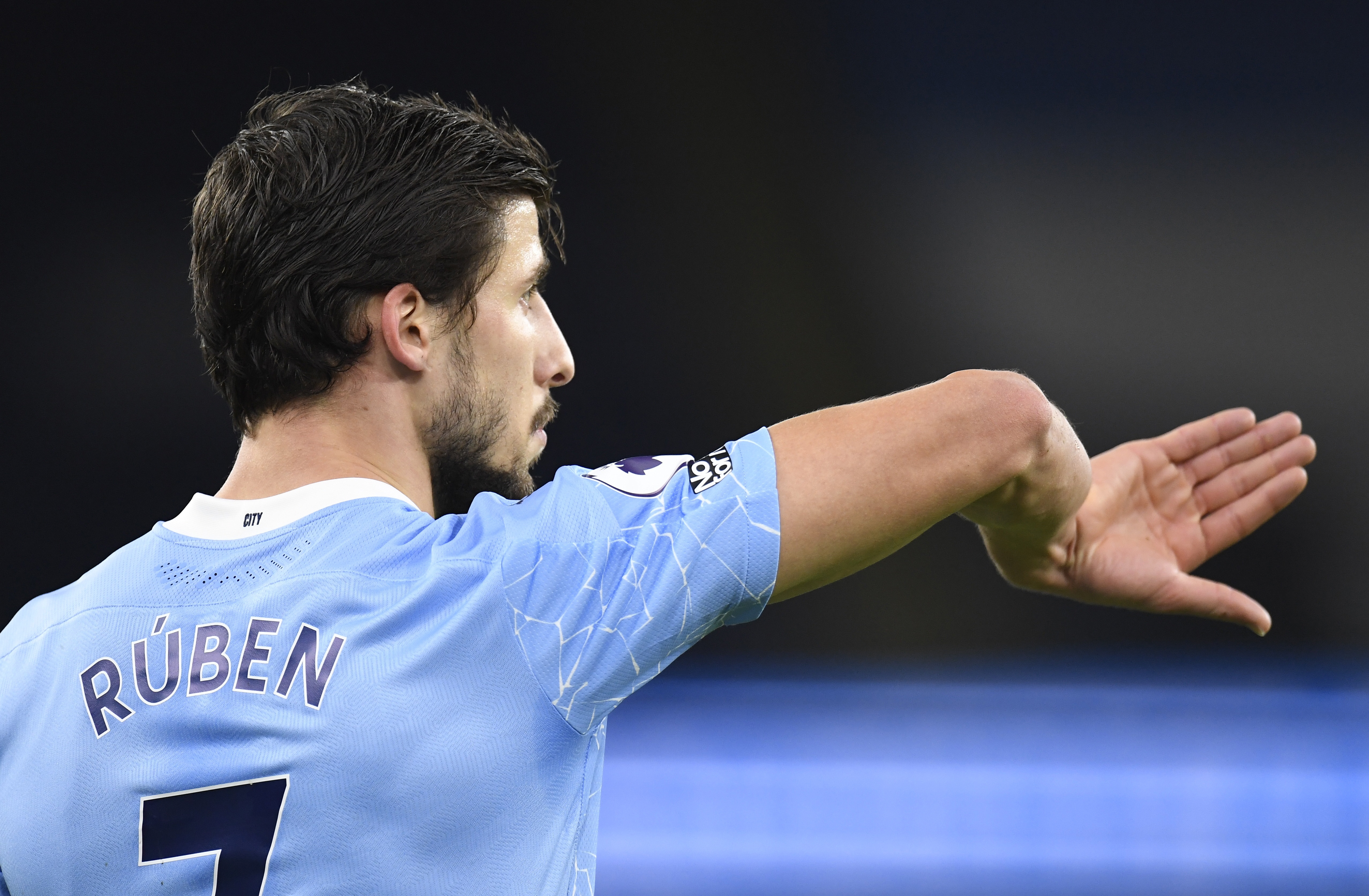 Man City len nhi bang anh 8