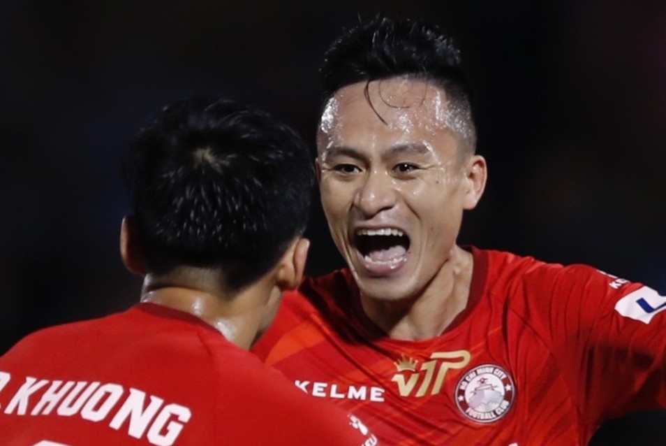 Huy Toan ghi ban mo ty so cho CLB TP.HCM hinh anh