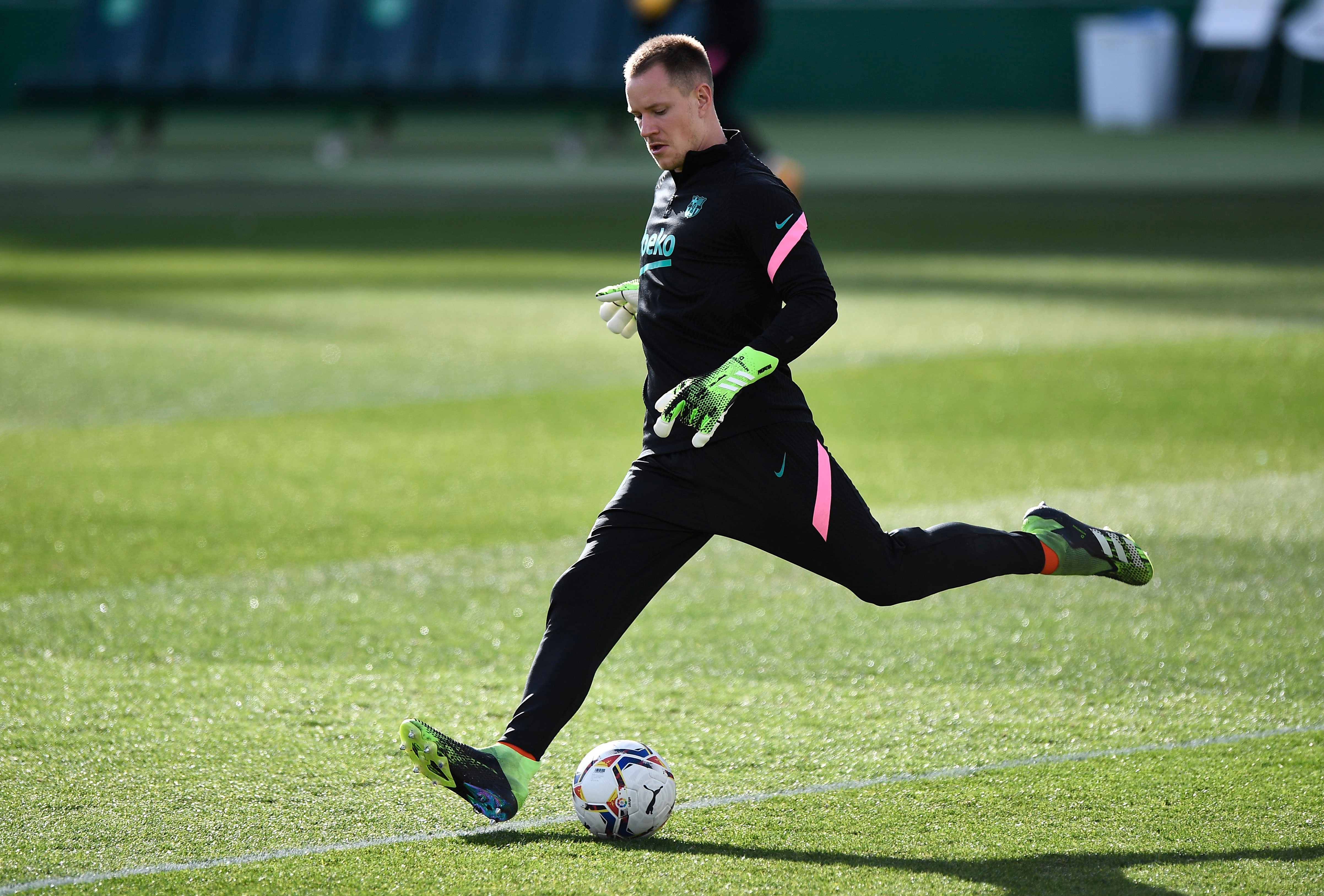 Messi bi treo gio anh 1