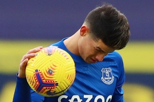 James choi no luc trong tran thua cua Everton hinh anh