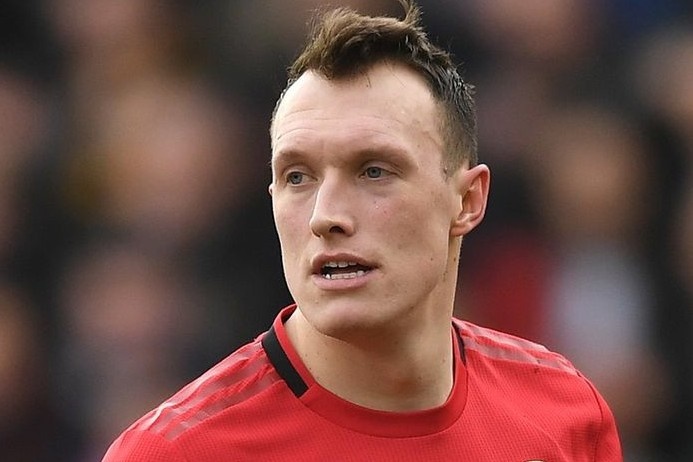 Phil Jones tro lai doi hinh Man Utd hinh anh