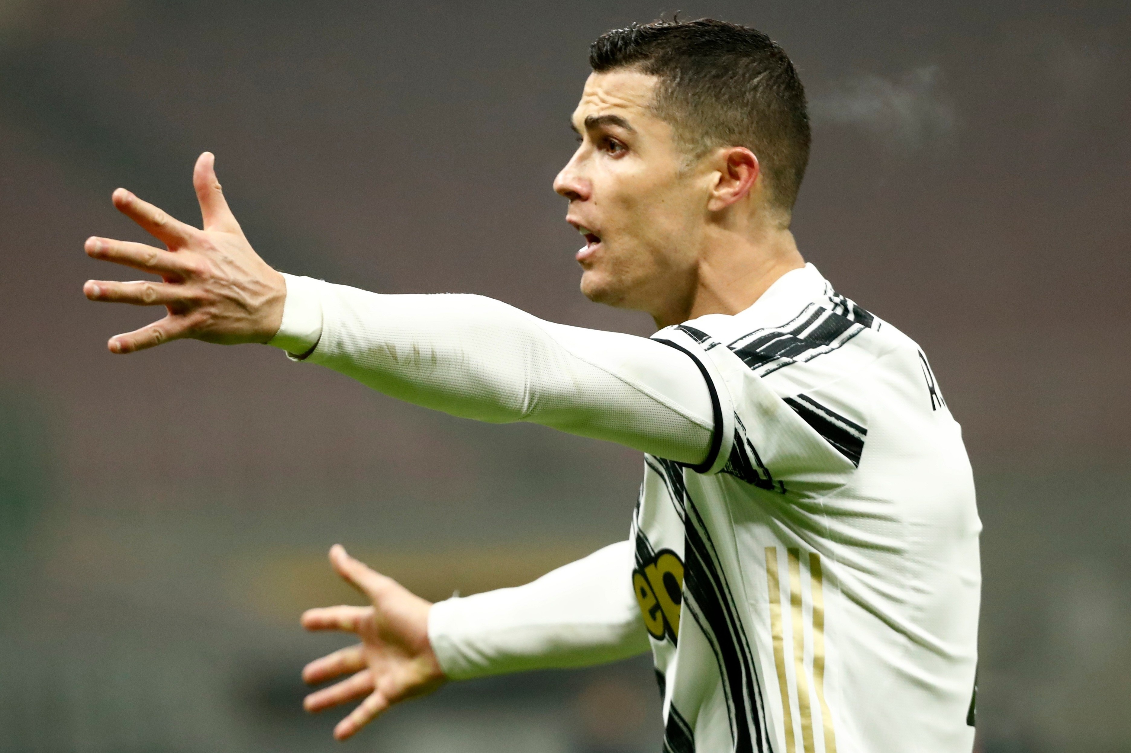 Pirlo: 'Chang co dieu khoan nao ngan toi thay Ronaldo' hinh anh