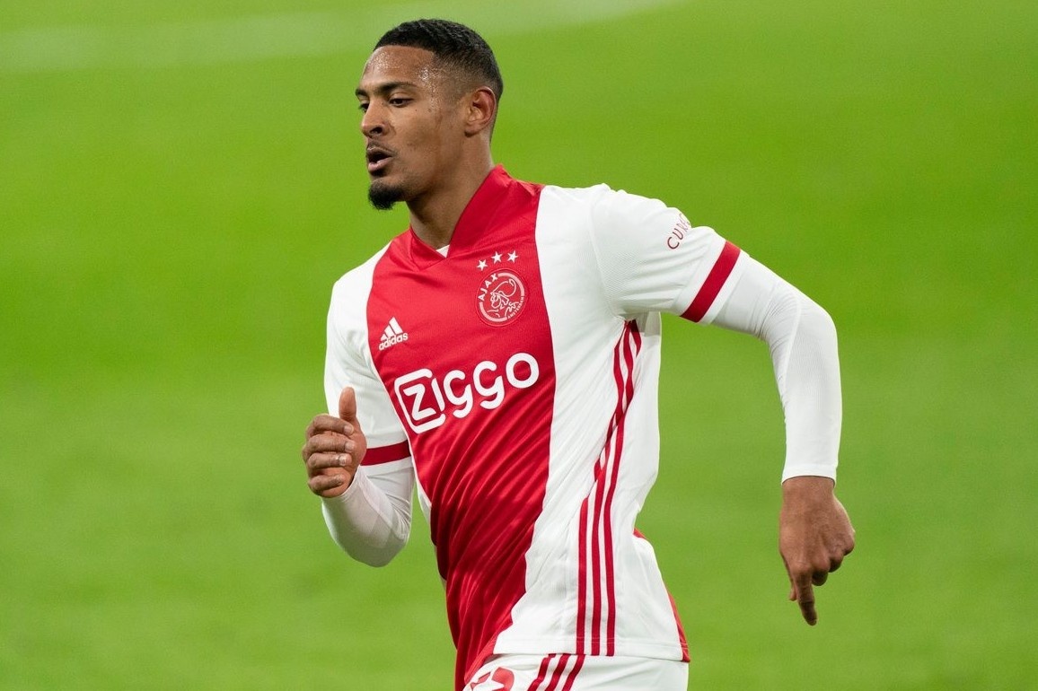 Ajax quen dang ky cau thu anh 1