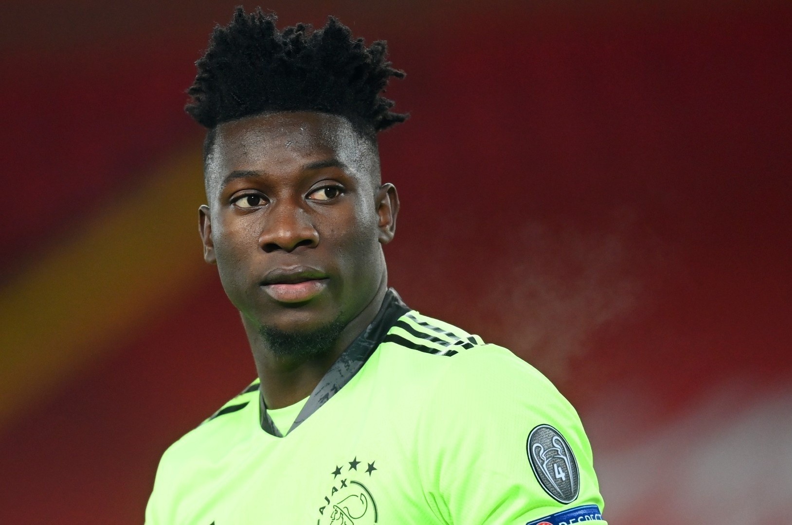 Thu mon Ajax bi treo gio mot nam vi uong nham thuoc cua vo hinh anh