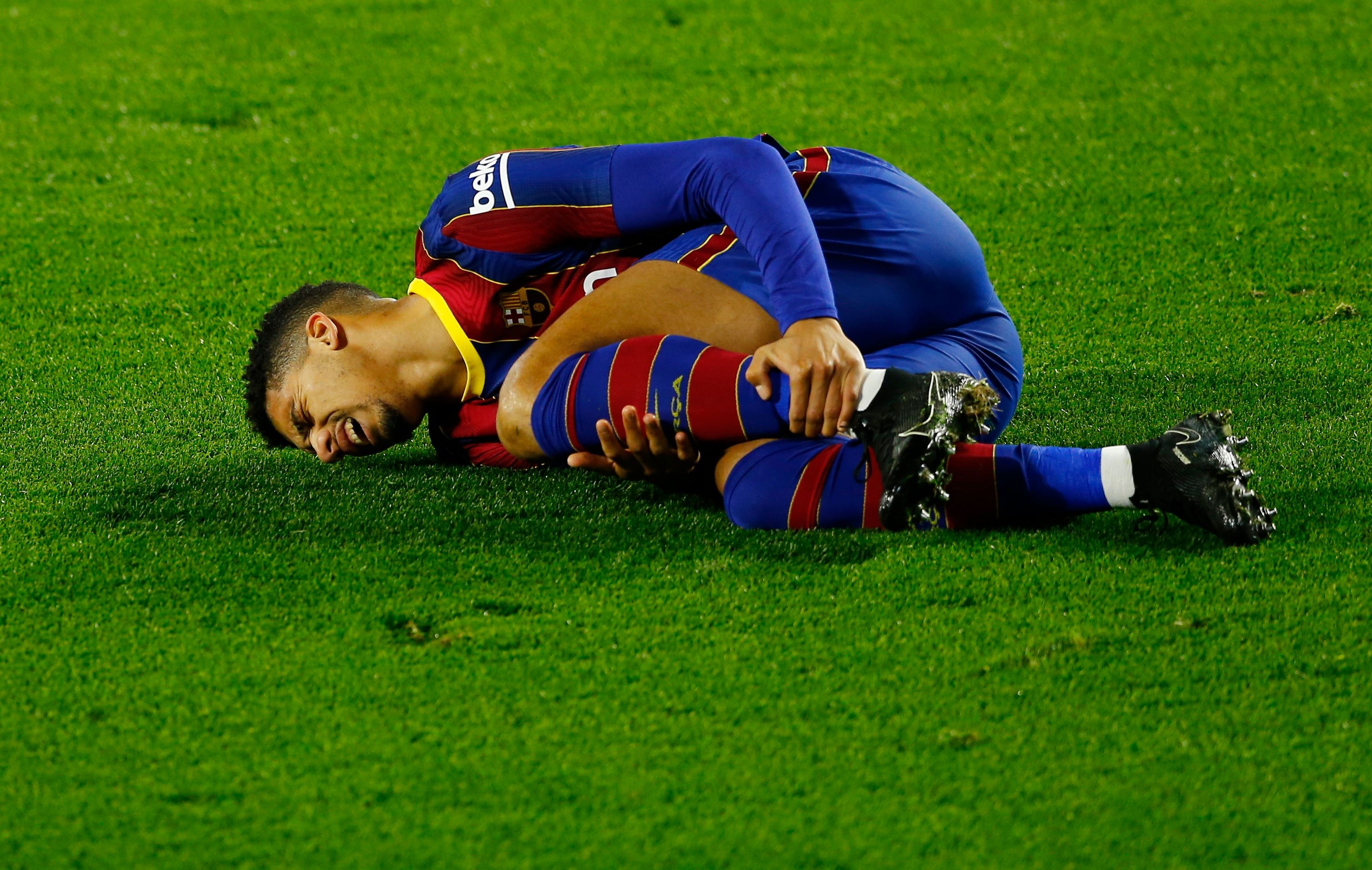 Messi toa sang anh 2