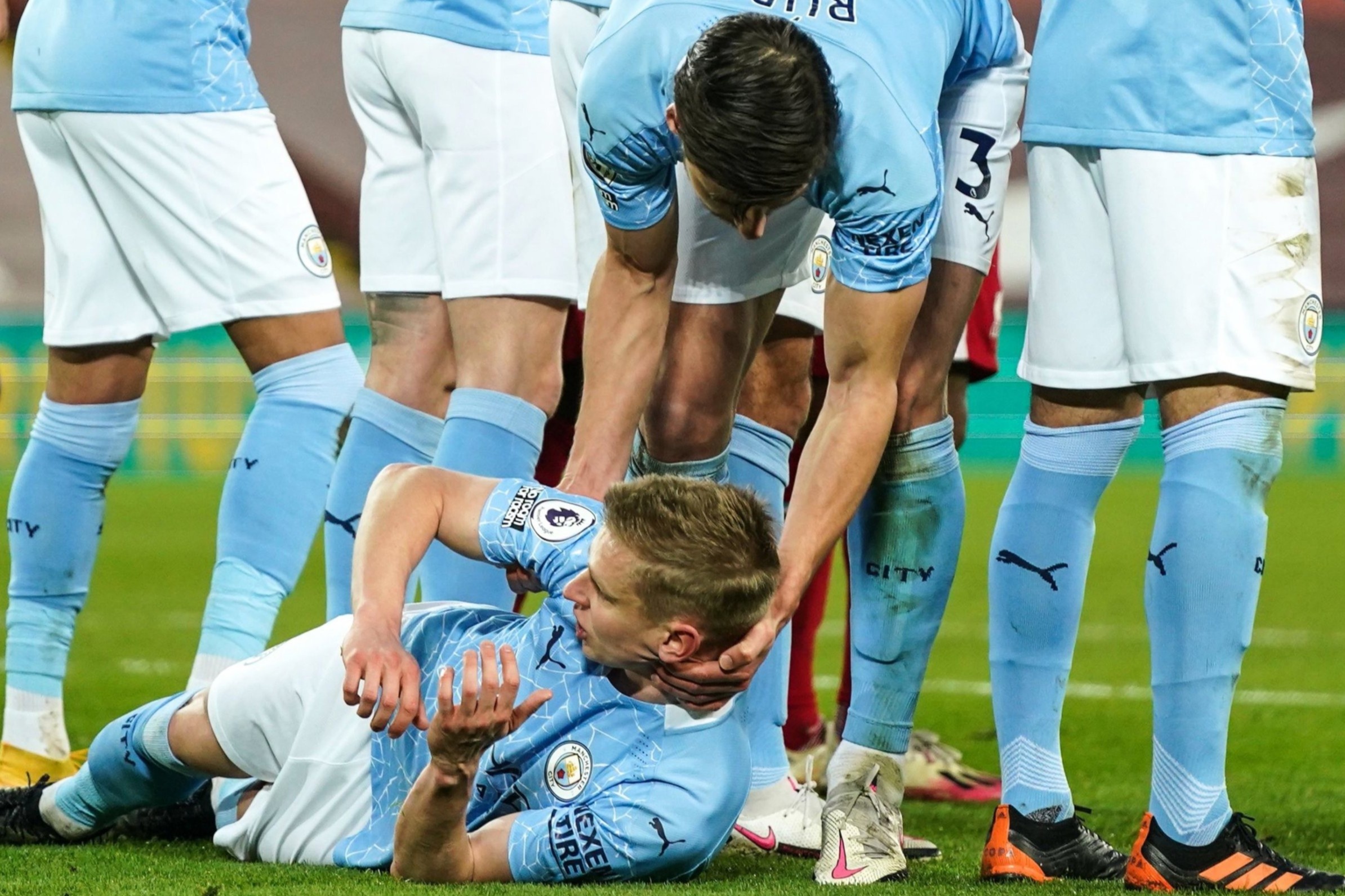 Ruben Dias loi dan anh trong pha lam hang rao hinh anh