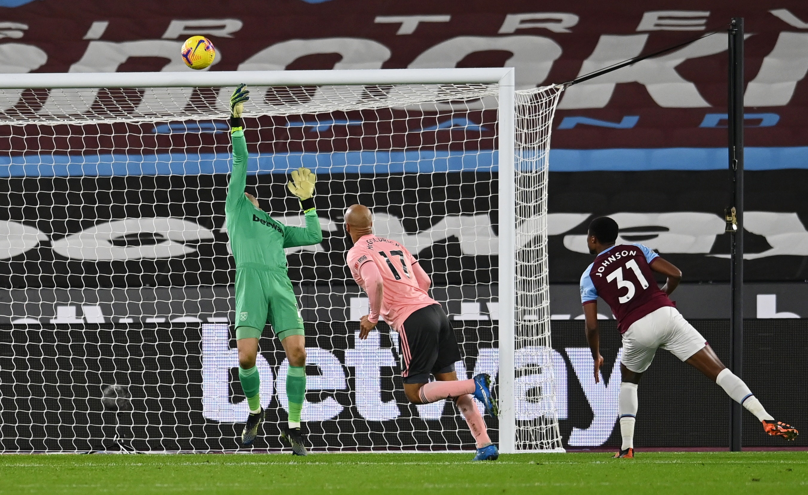 Lingard sang West Ham anh 6