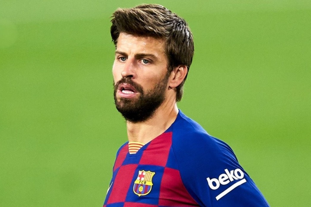 Pique tro lai doi hinh Barca sau gan 3 thang hinh anh