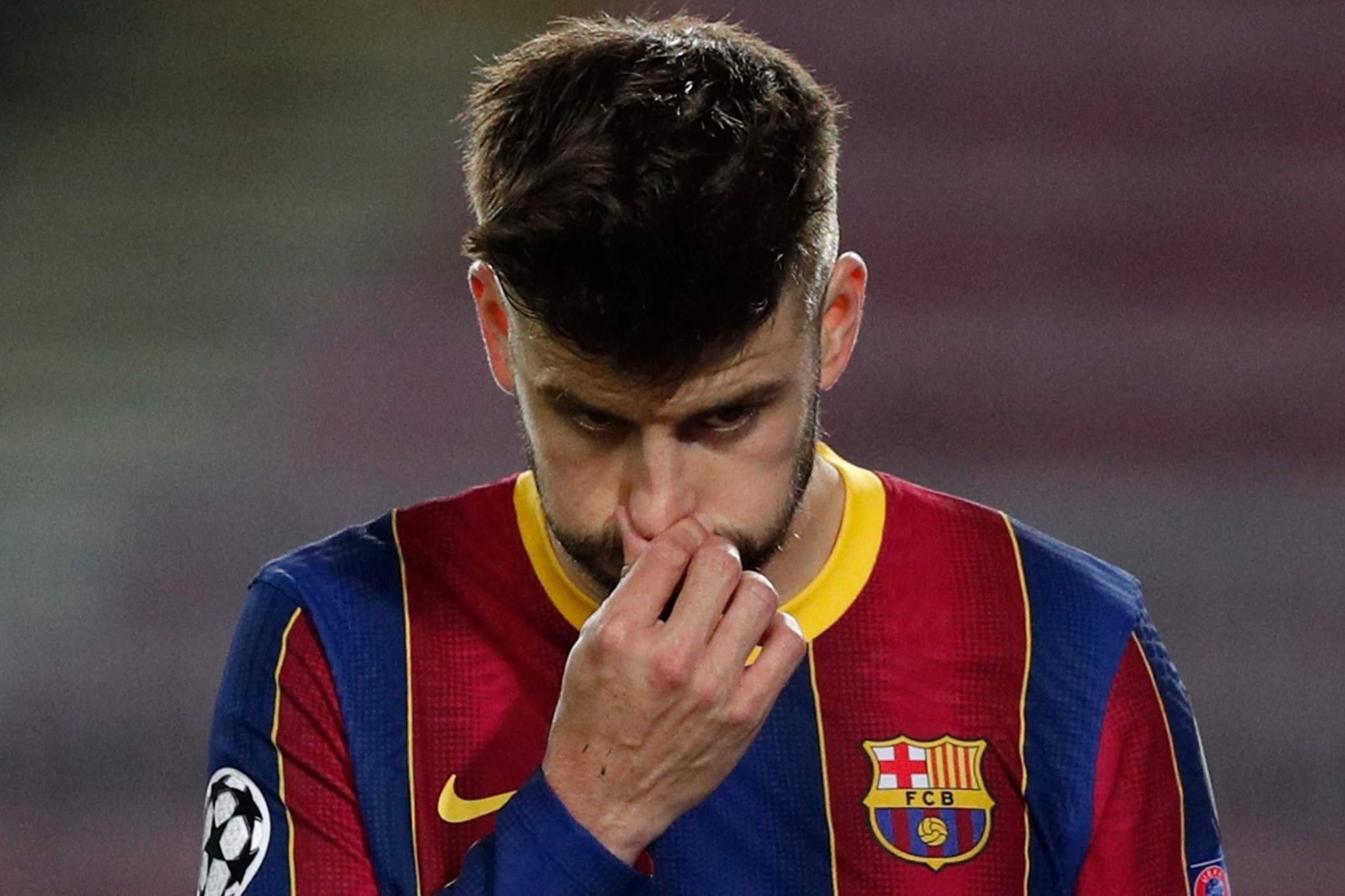 Barca chi con la huu danh vo thuc hinh anh