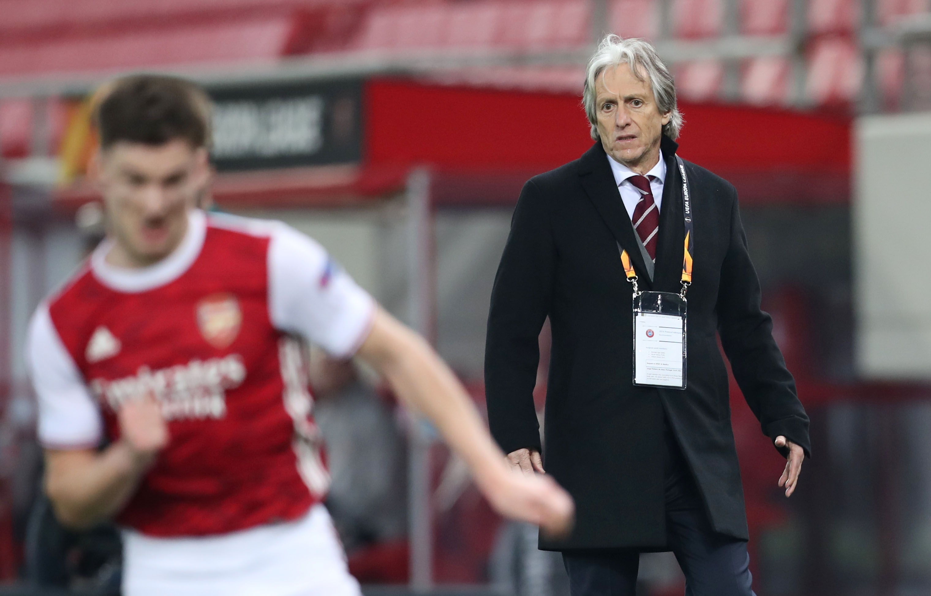 Arsenal vao vong trong anh 3