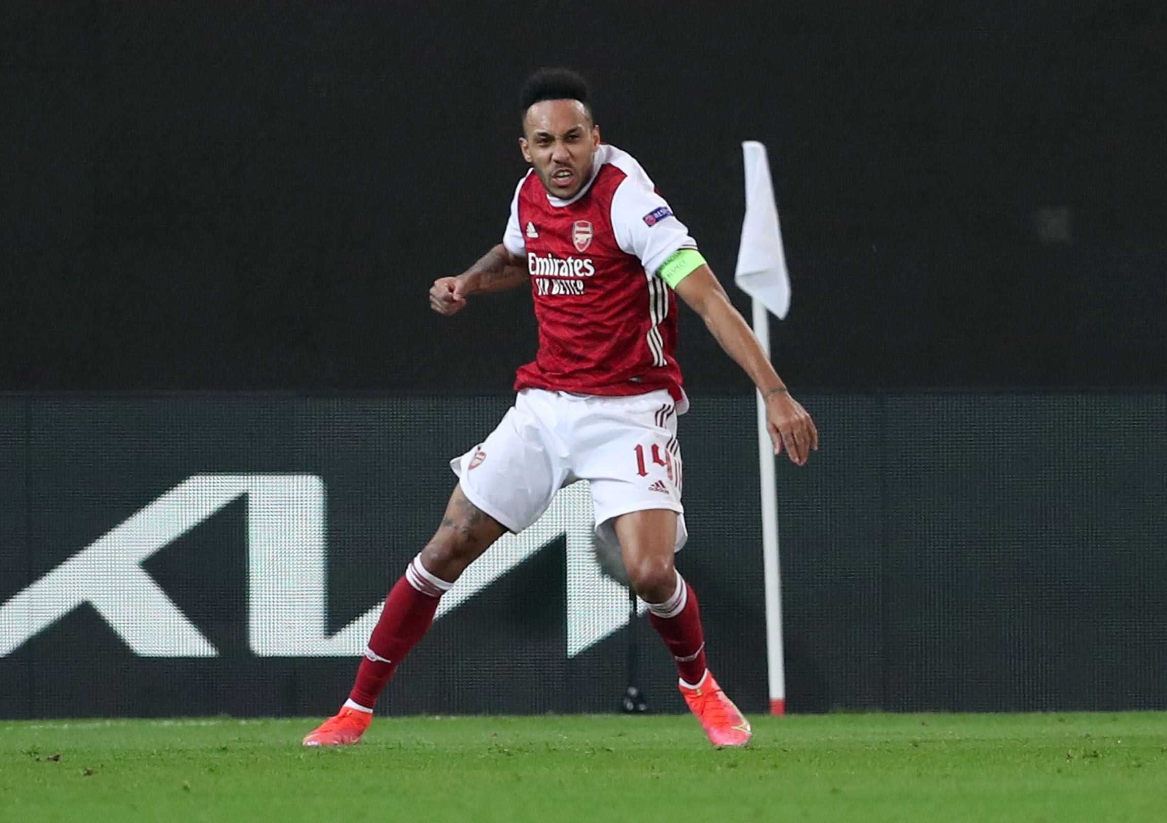 Arsenal vao vong trong anh 6